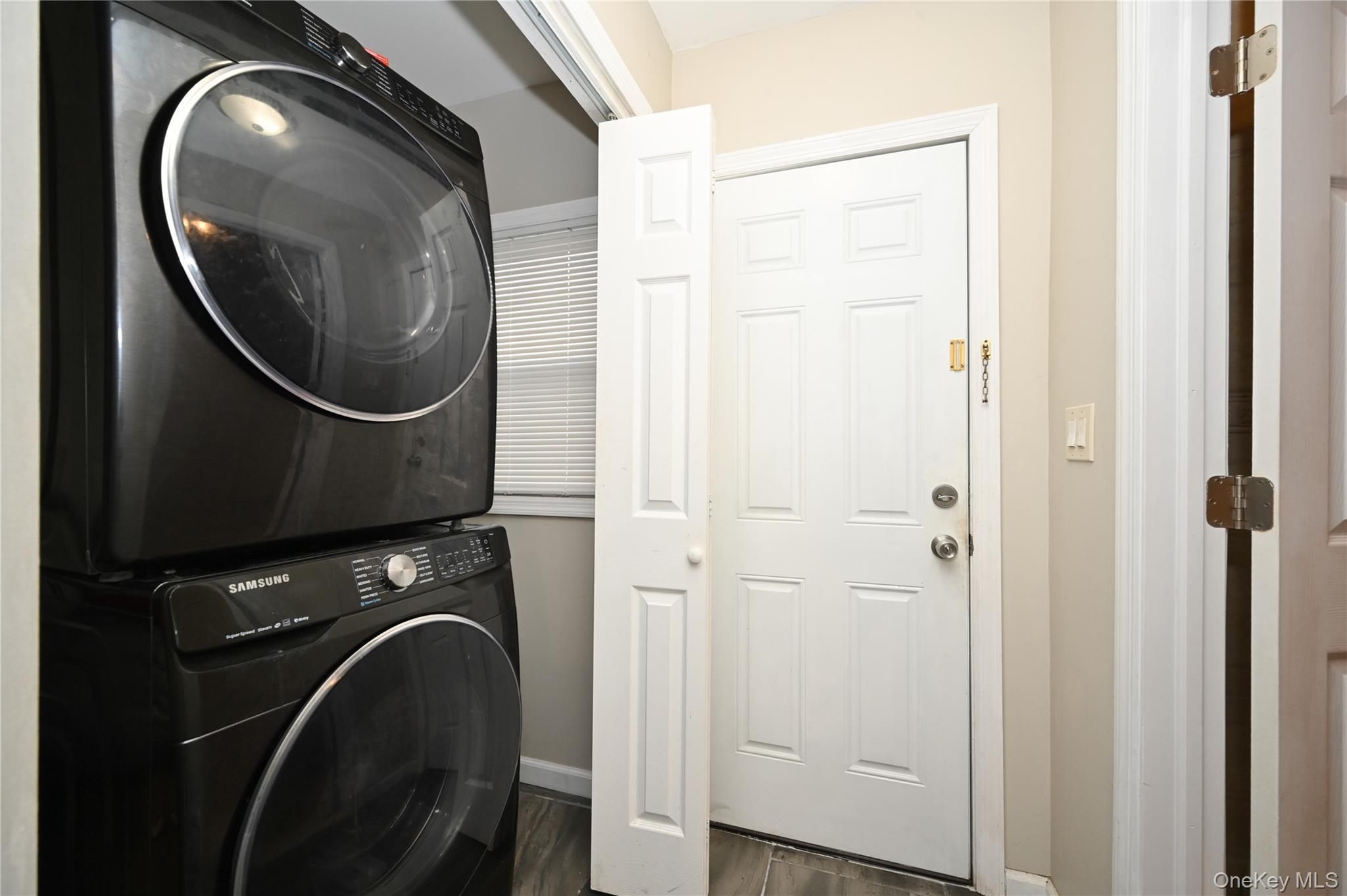 Single Family Pinebrook Nassau County, NY 11552, MLS-916820-9