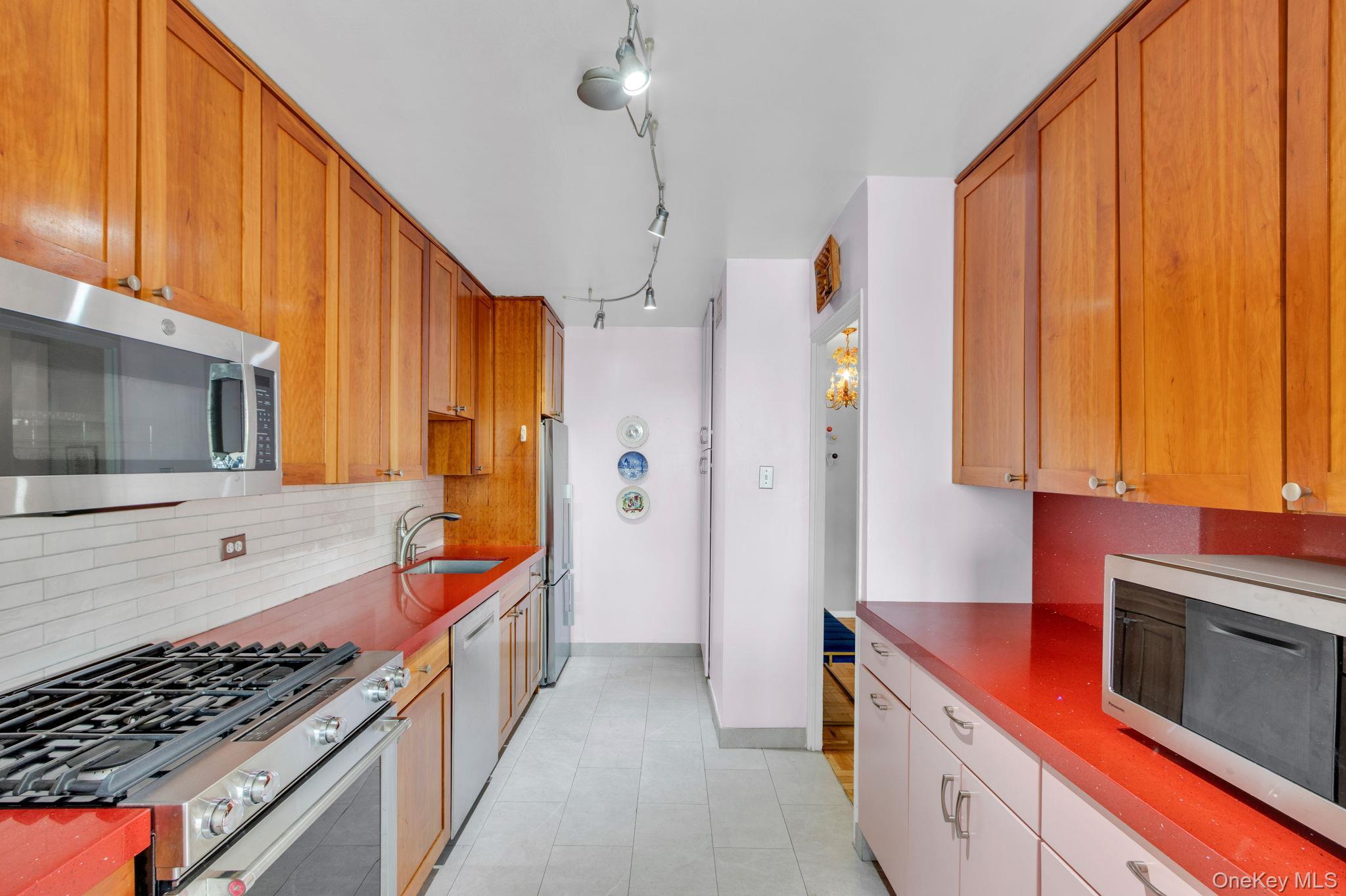 Coop Johnson  Bronx, NY 10463, MLS-916827-10