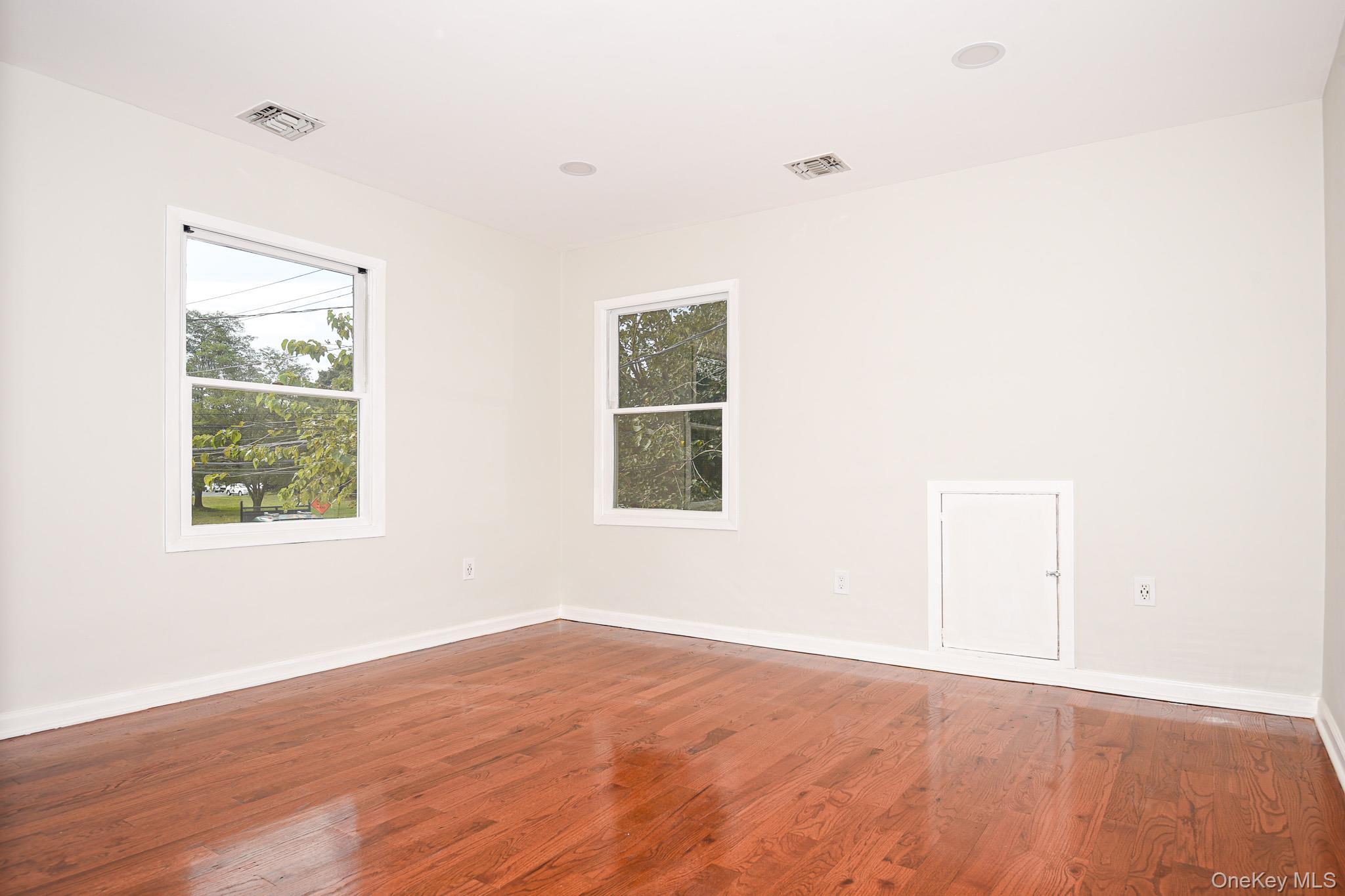 Single Family Pulaski  Suffolk County, NY 11746, MLS-916837-32