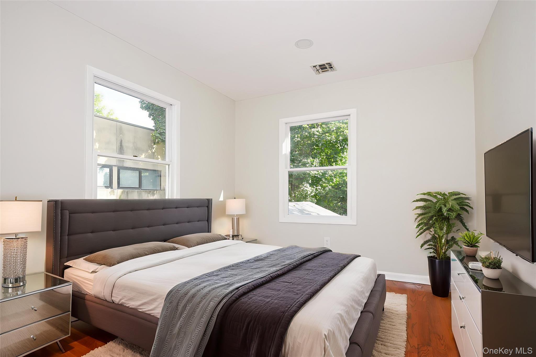 Single Family Pulaski  Suffolk County, NY 11746, MLS-916837-33