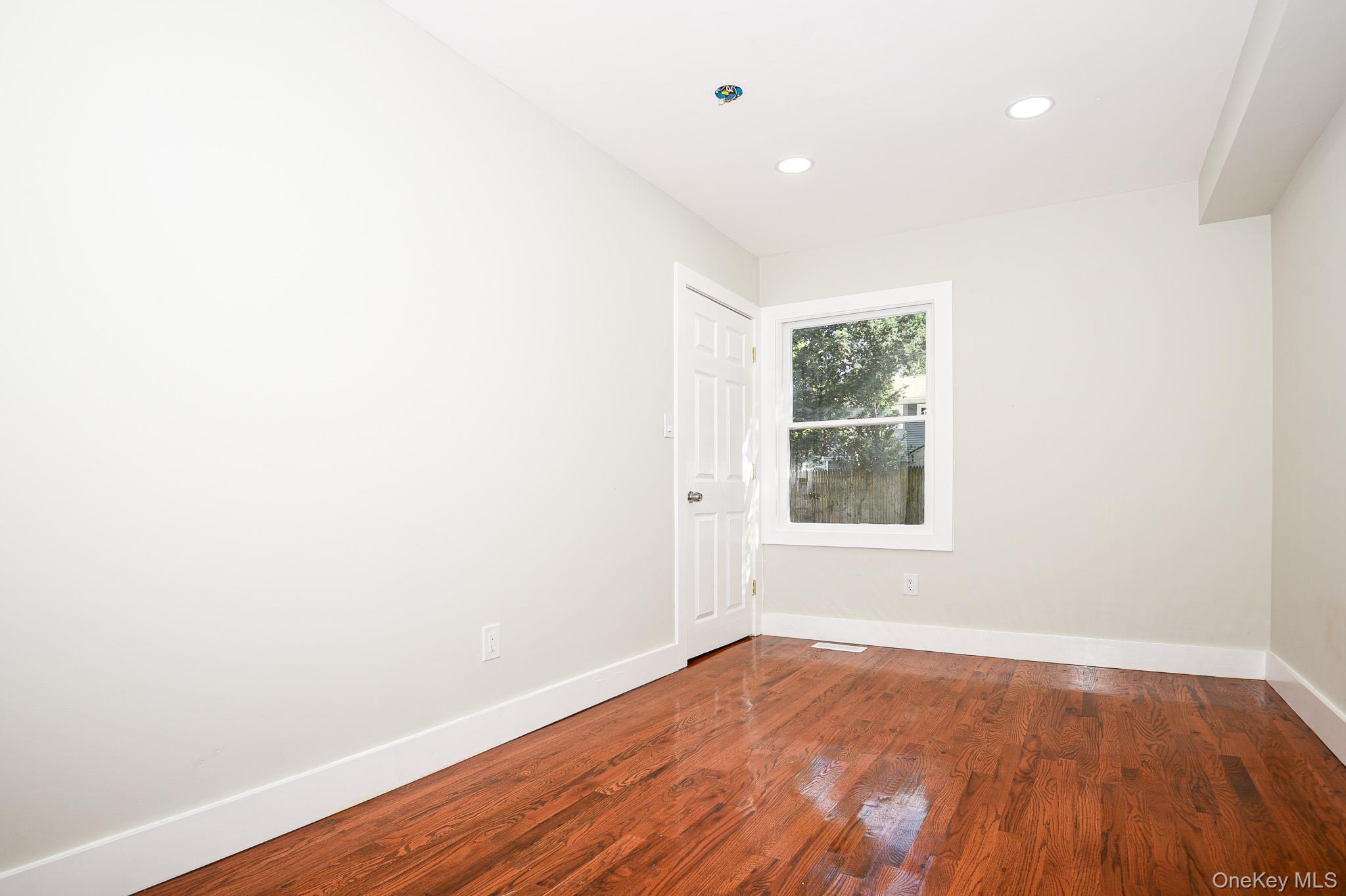 Single Family Pulaski  Suffolk County, NY 11746, MLS-916837-34