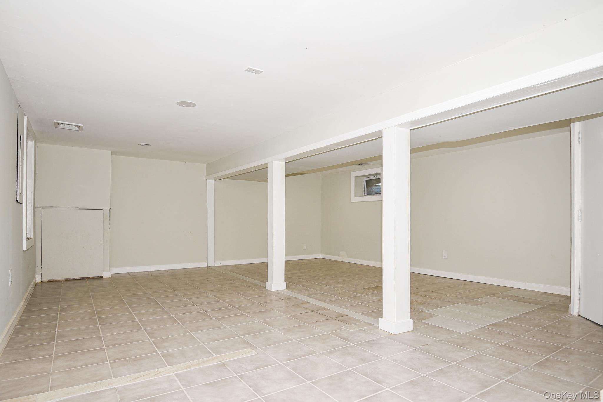 Single Family Pulaski  Suffolk County, NY 11746, MLS-916837-36