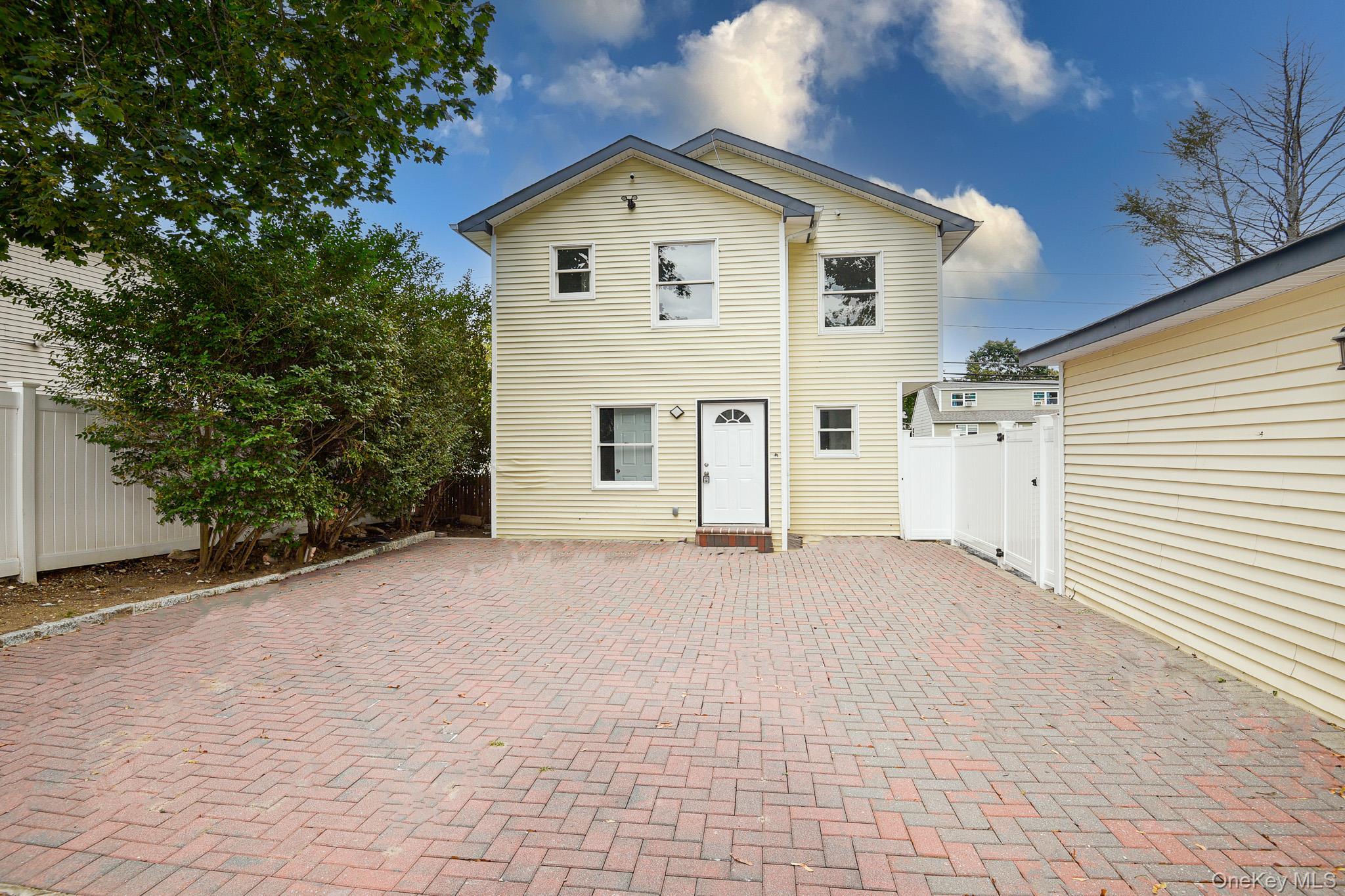 Single Family Pulaski  Suffolk County, NY 11746, MLS-916837-41