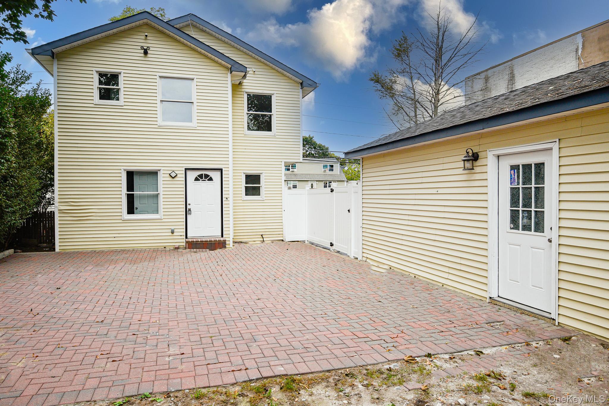 Single Family Pulaski  Suffolk County, NY 11746, MLS-916837-43