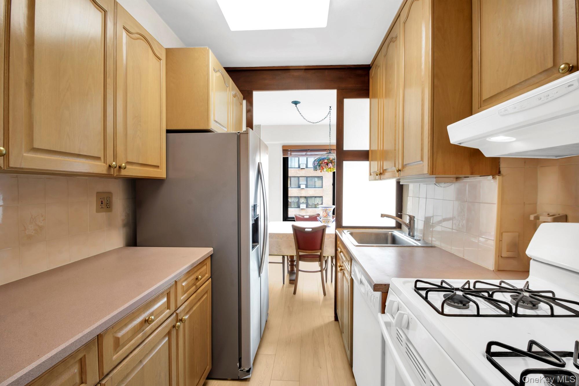 Coop 14 Street  Queens, NY 11106, MLS-916881-3