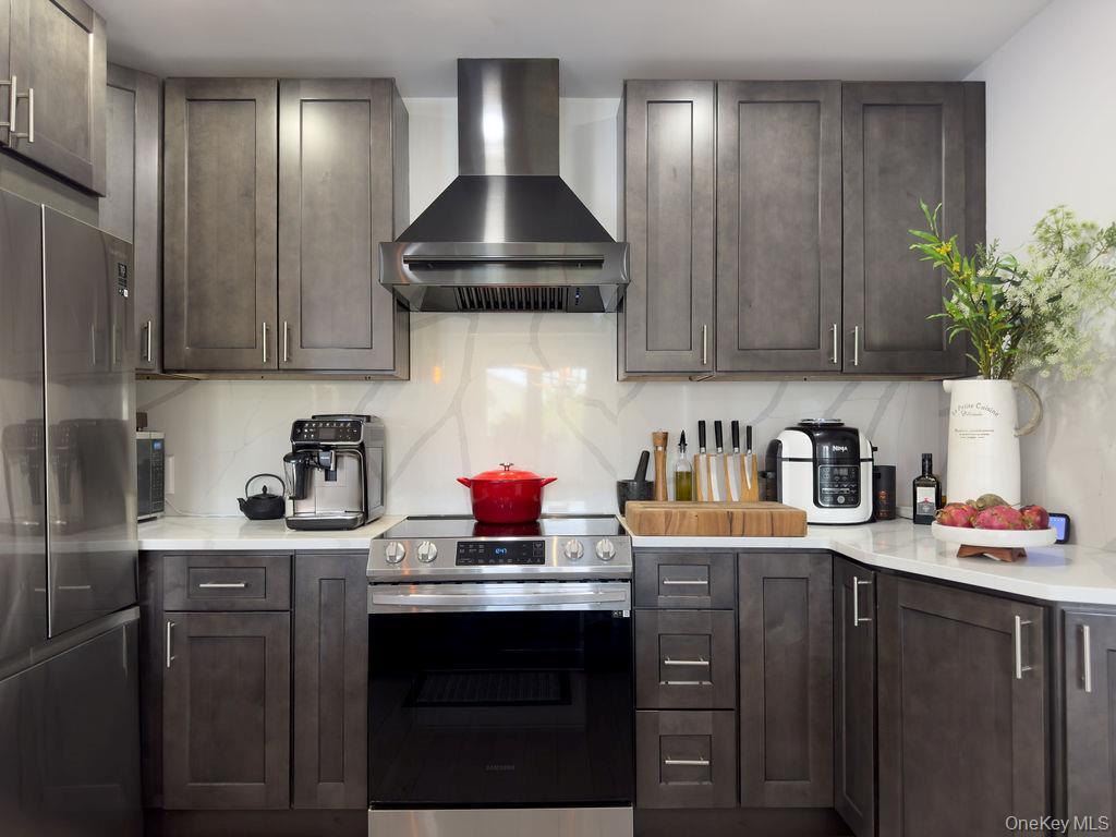 Single Family Edison  Westchester County, NY 10706, MLS-916915-14