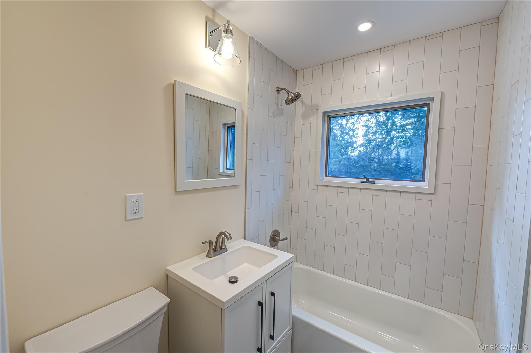 Single Family Center  Suffolk County, NY 11779, MLS-916933-11