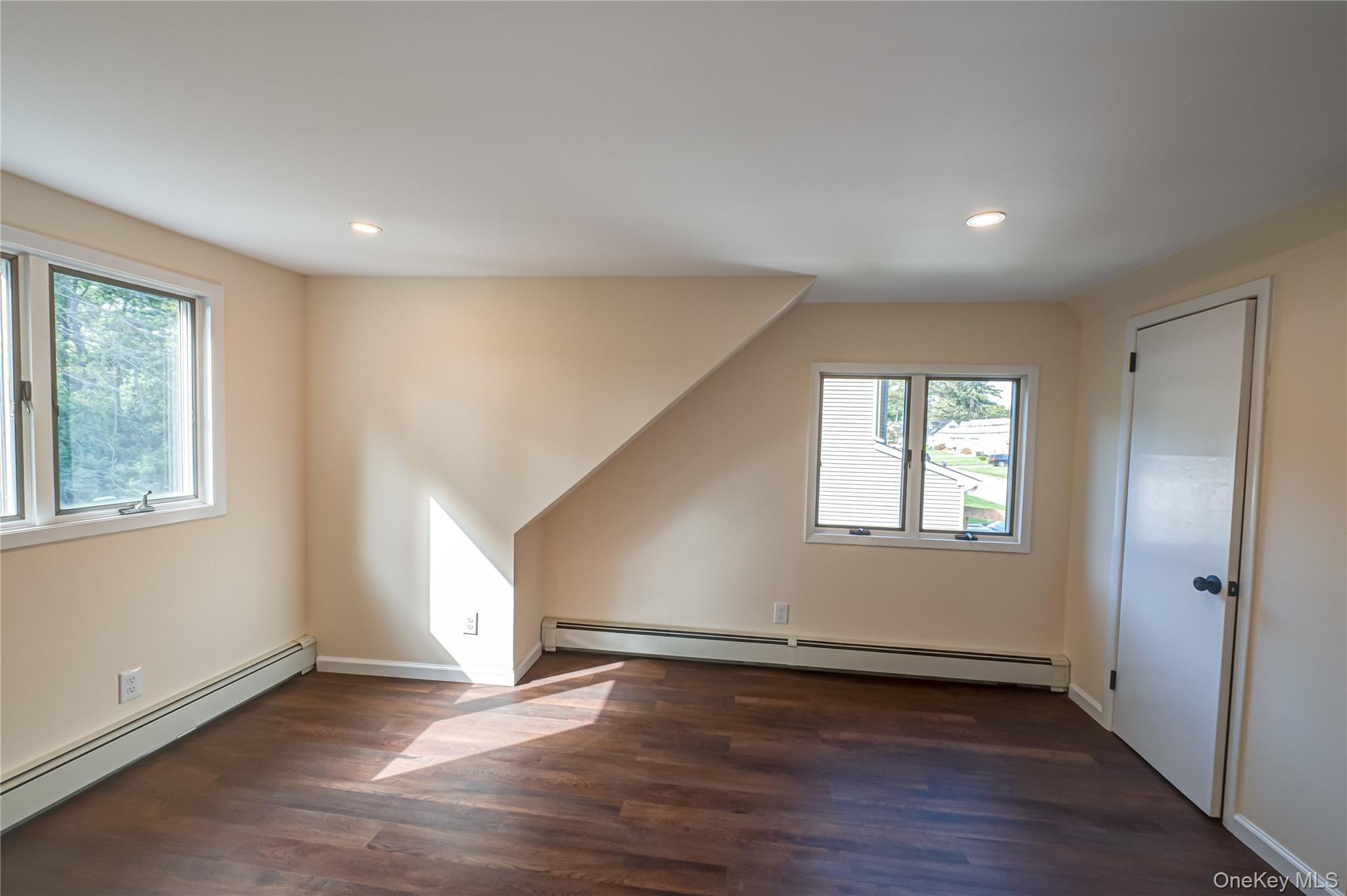 Single Family Center  Suffolk County, NY 11779, MLS-916933-16