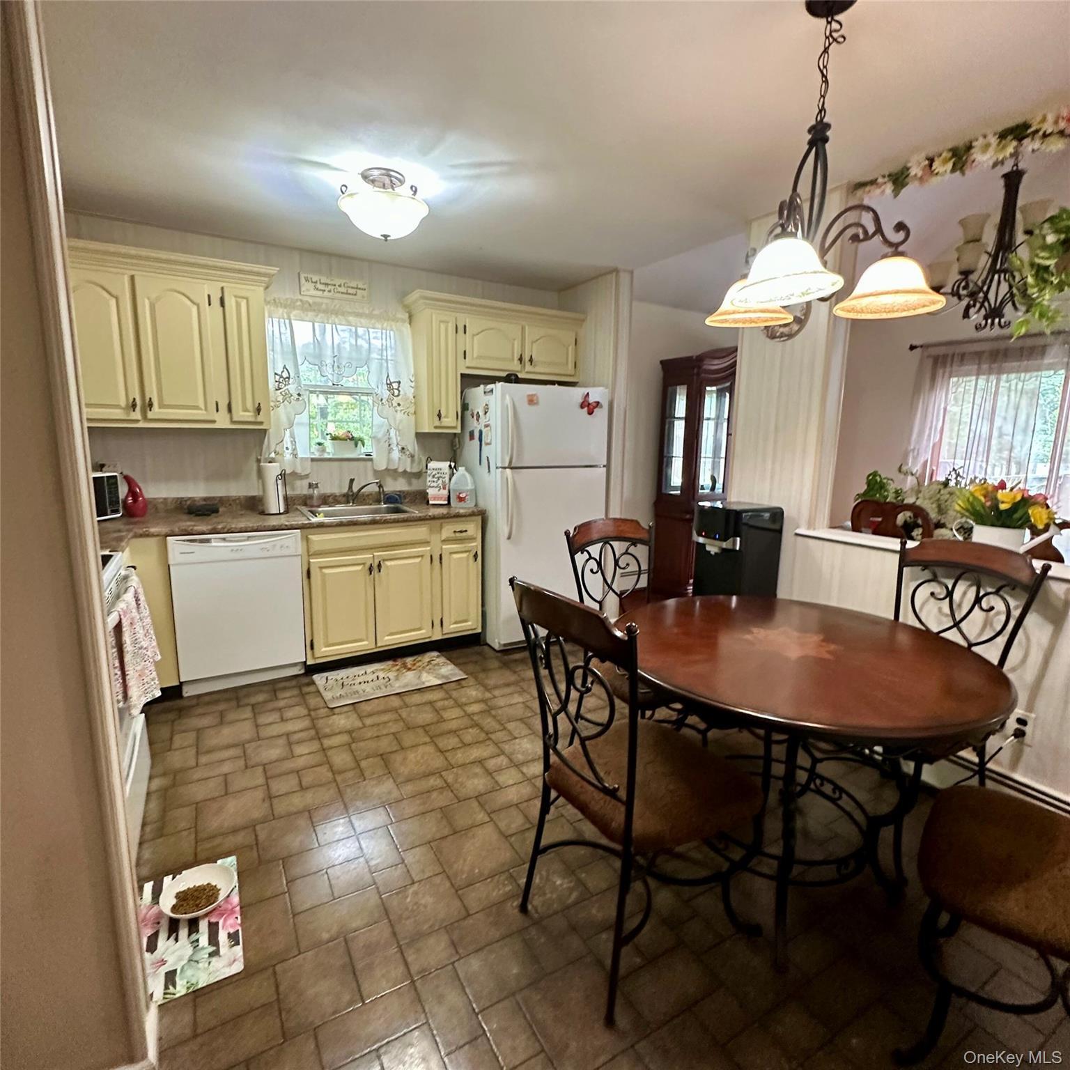 Single Family Thunderbird  Suffolk County, NY 11786, MLS-916946-6