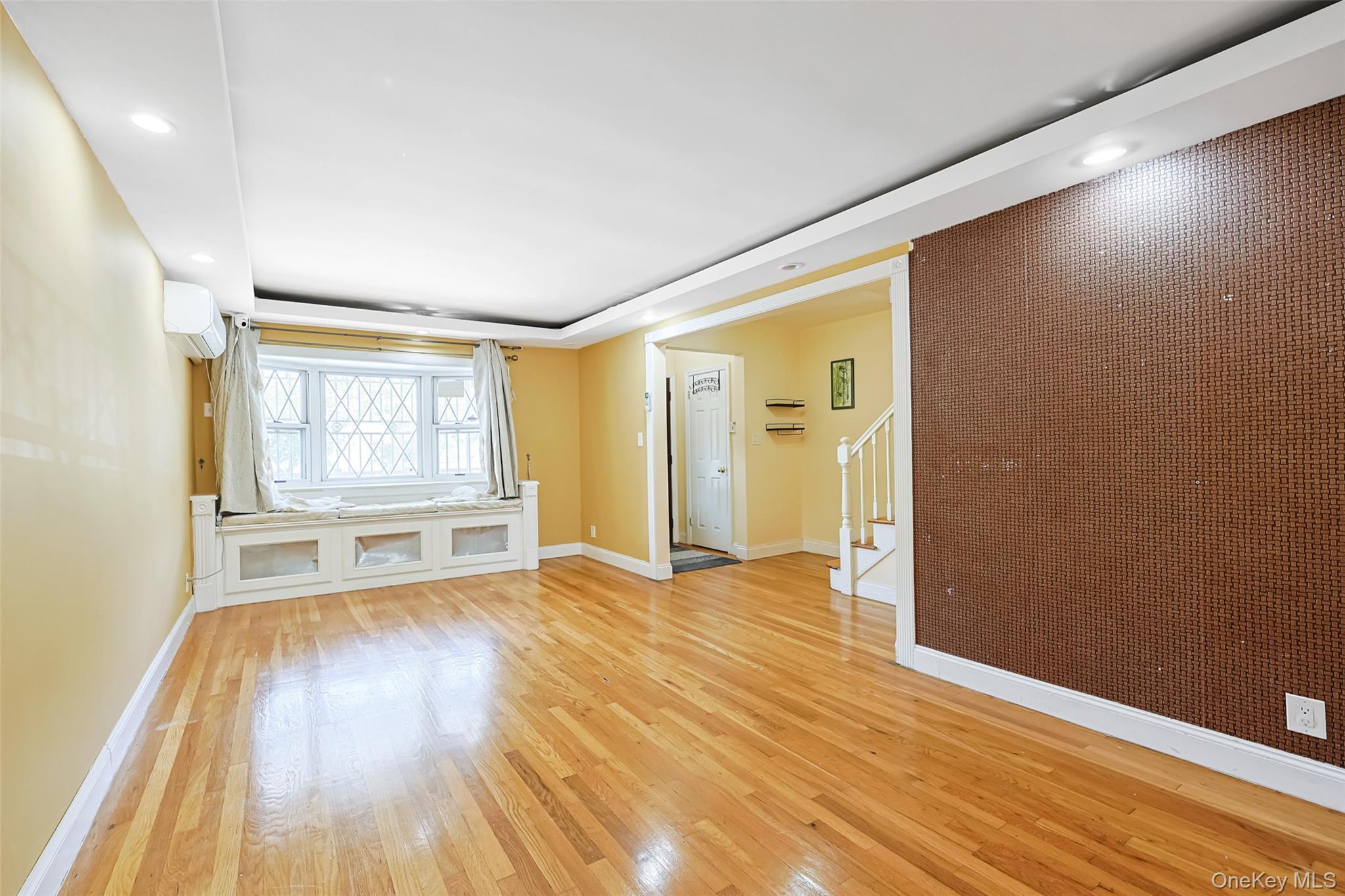 Single Family Melbourne Queens, NY 11367, MLS-916954-11