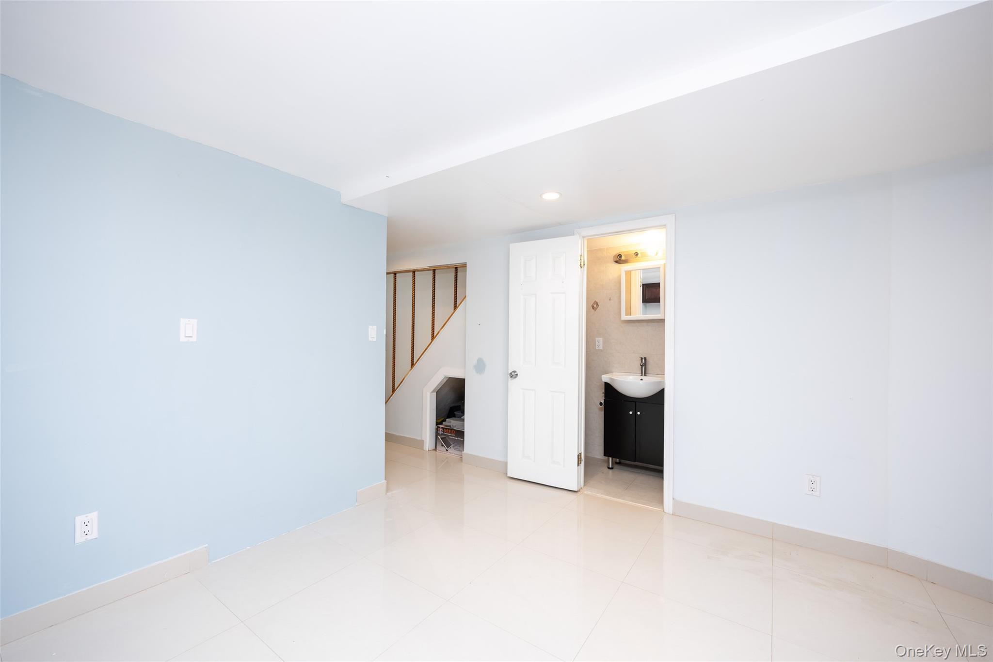 Single Family Melbourne Queens, NY 11367, MLS-916954-38