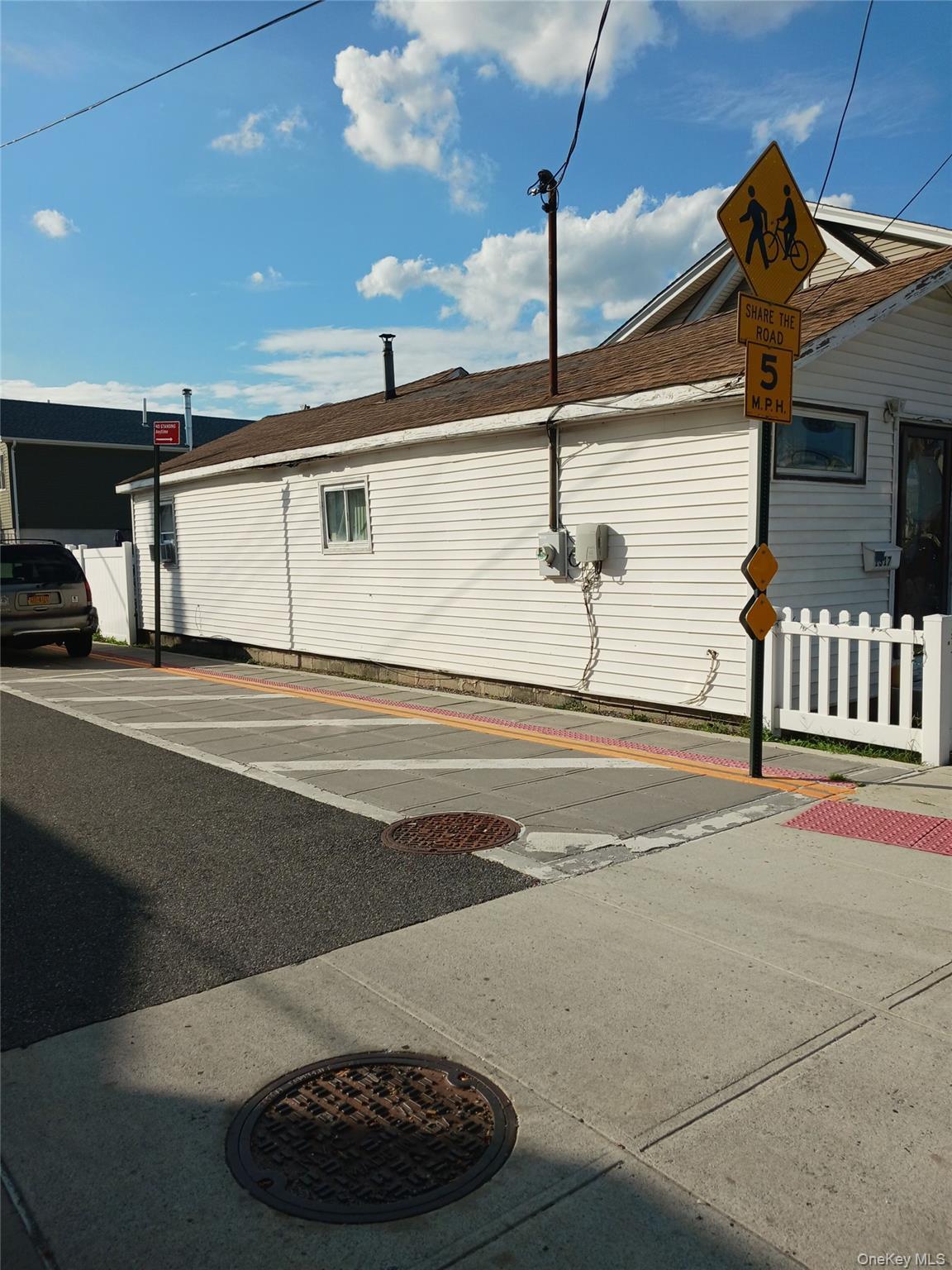 Single Family Cross Bay Queens, NY 11693, MLS-916963-4