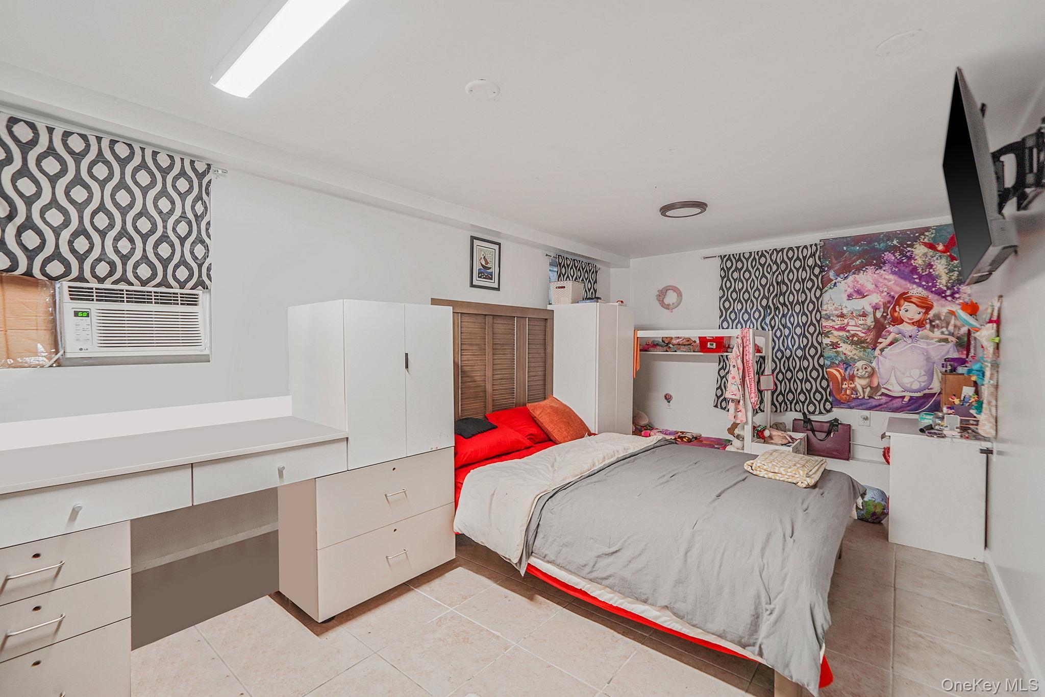 Single Family Broadway Suffolk County, NY 11717, MLS-916990-16