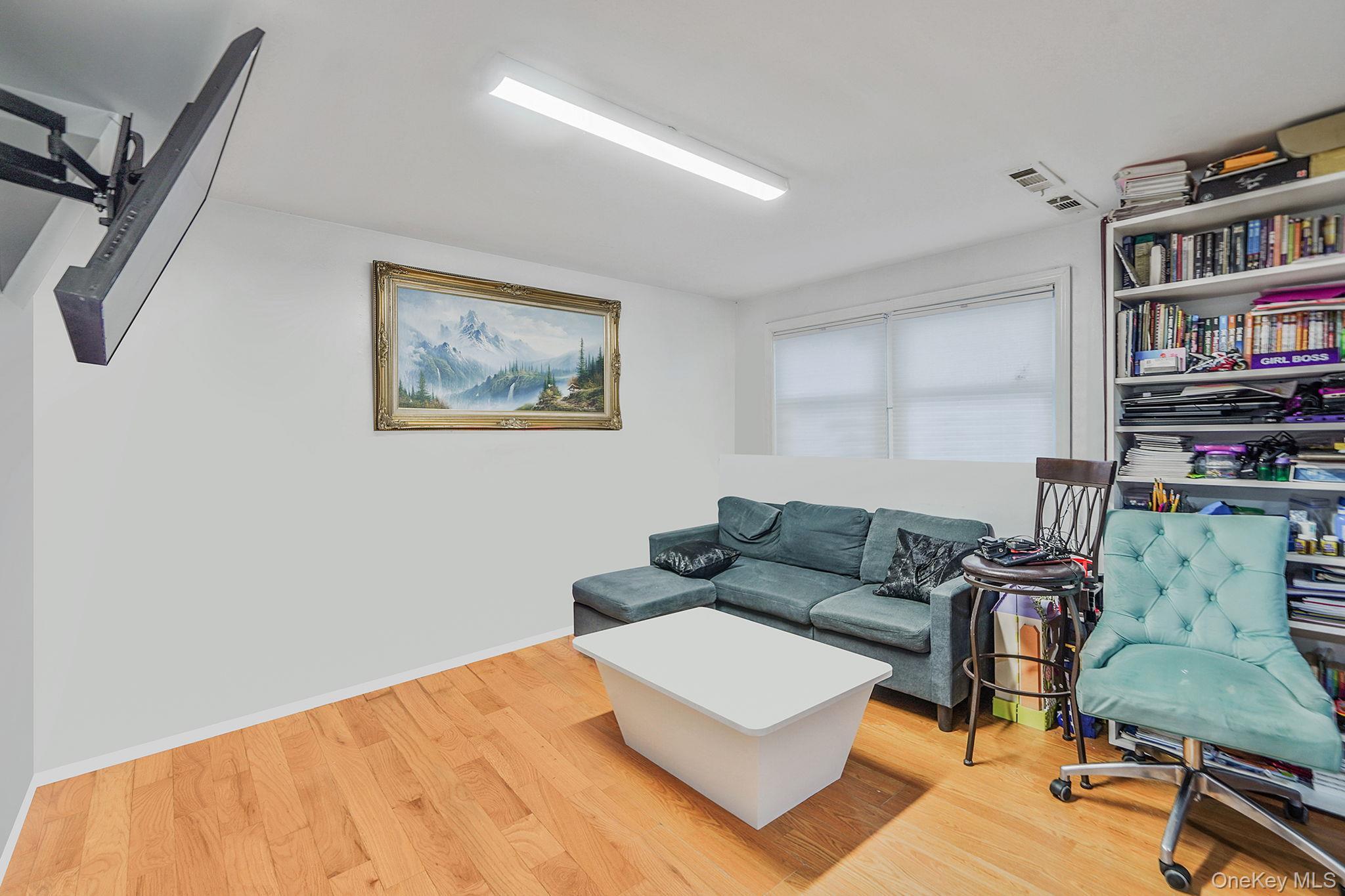 Single Family Broadway Suffolk County, NY 11717, MLS-916990-17