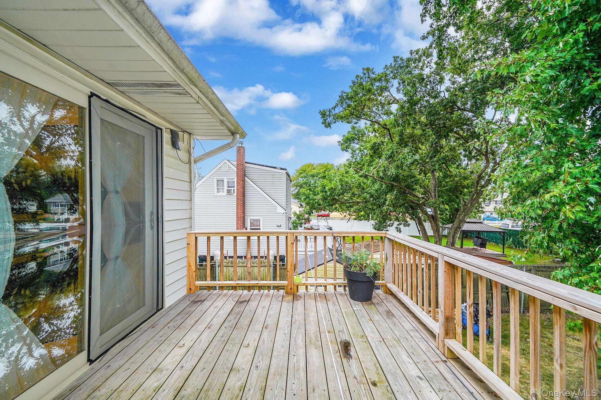 Single Family Broadway Suffolk County, NY 11717, MLS-916990-21