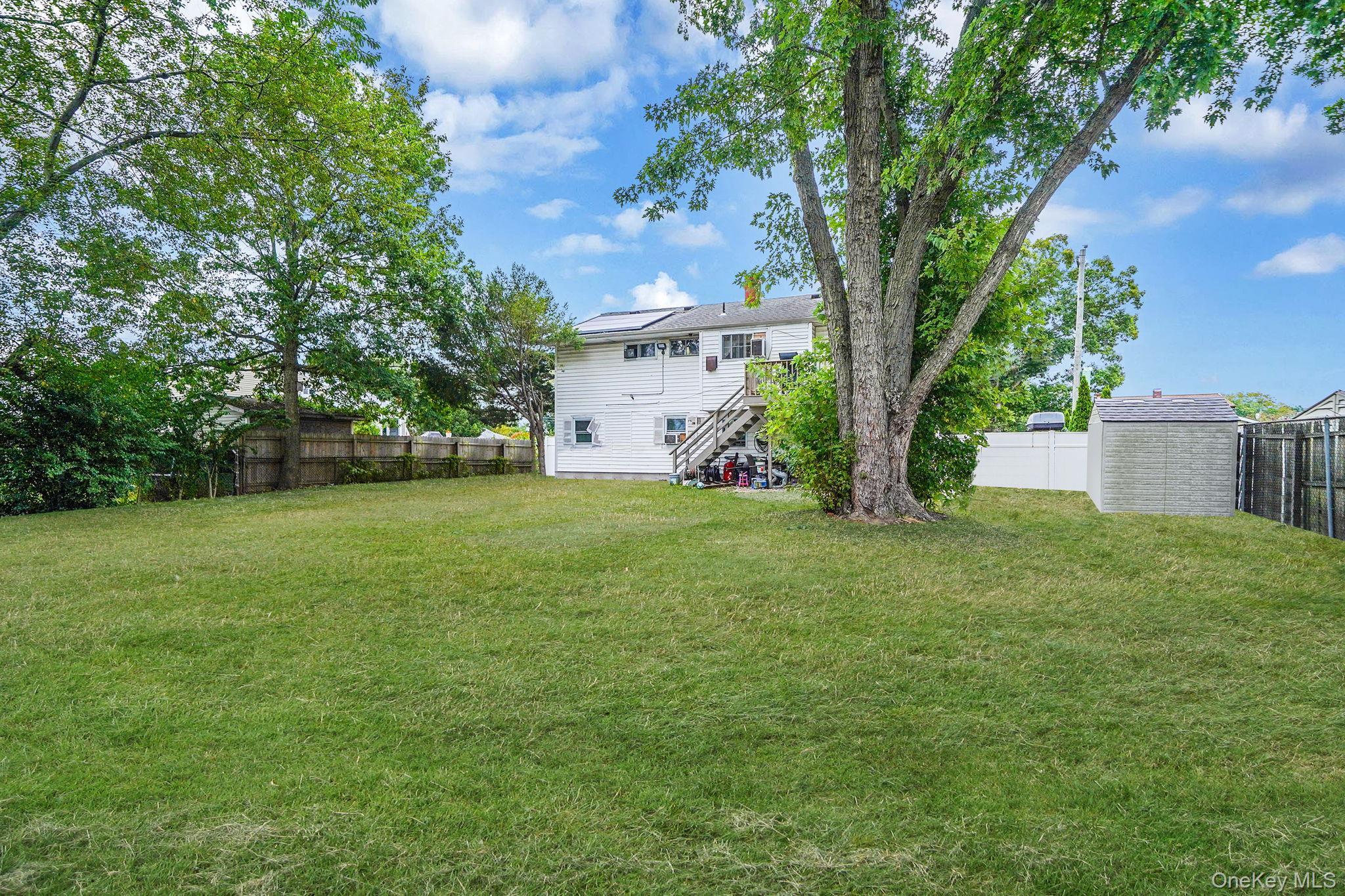 Single Family Broadway Suffolk County, NY 11717, MLS-916990-24