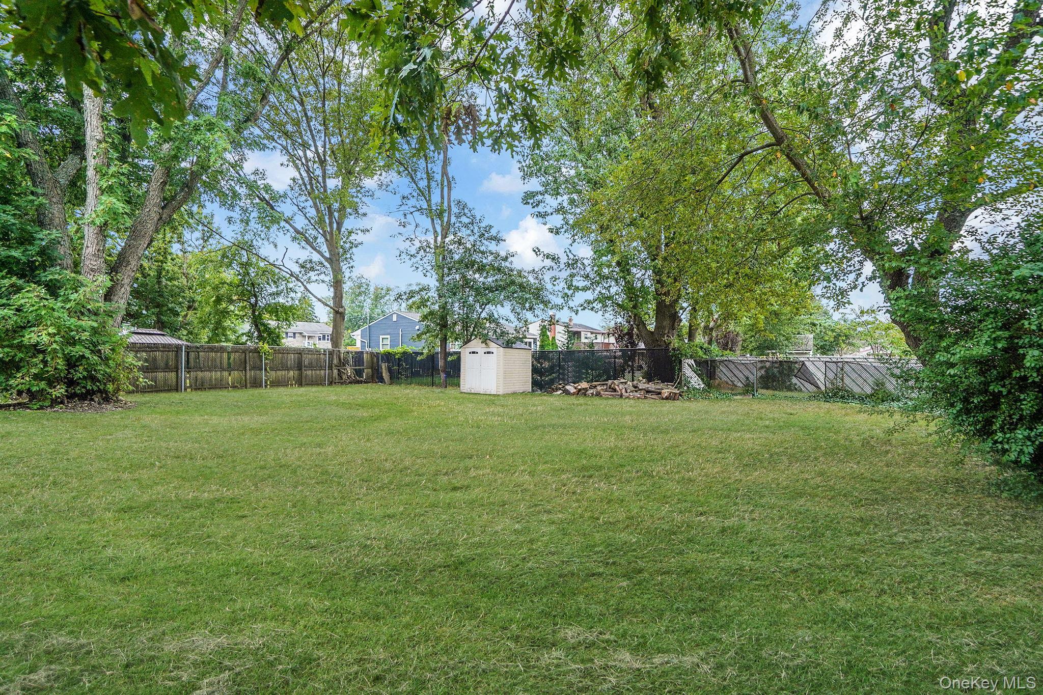 Single Family Broadway Suffolk County, NY 11717, MLS-916990-26