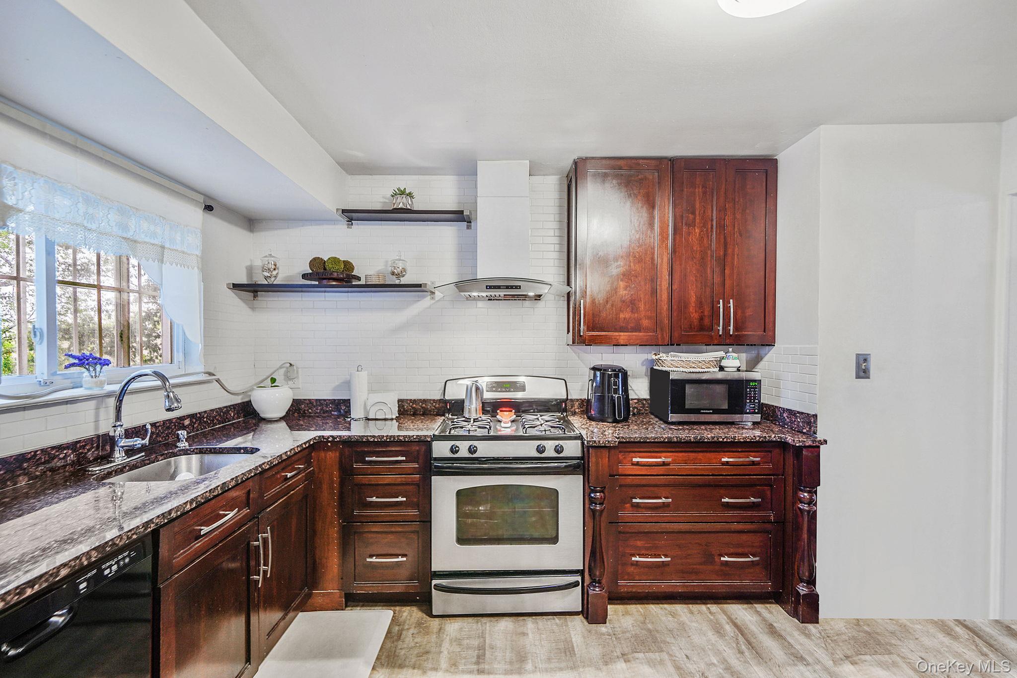 Single Family Broadway Suffolk County, NY 11717, MLS-916990-6