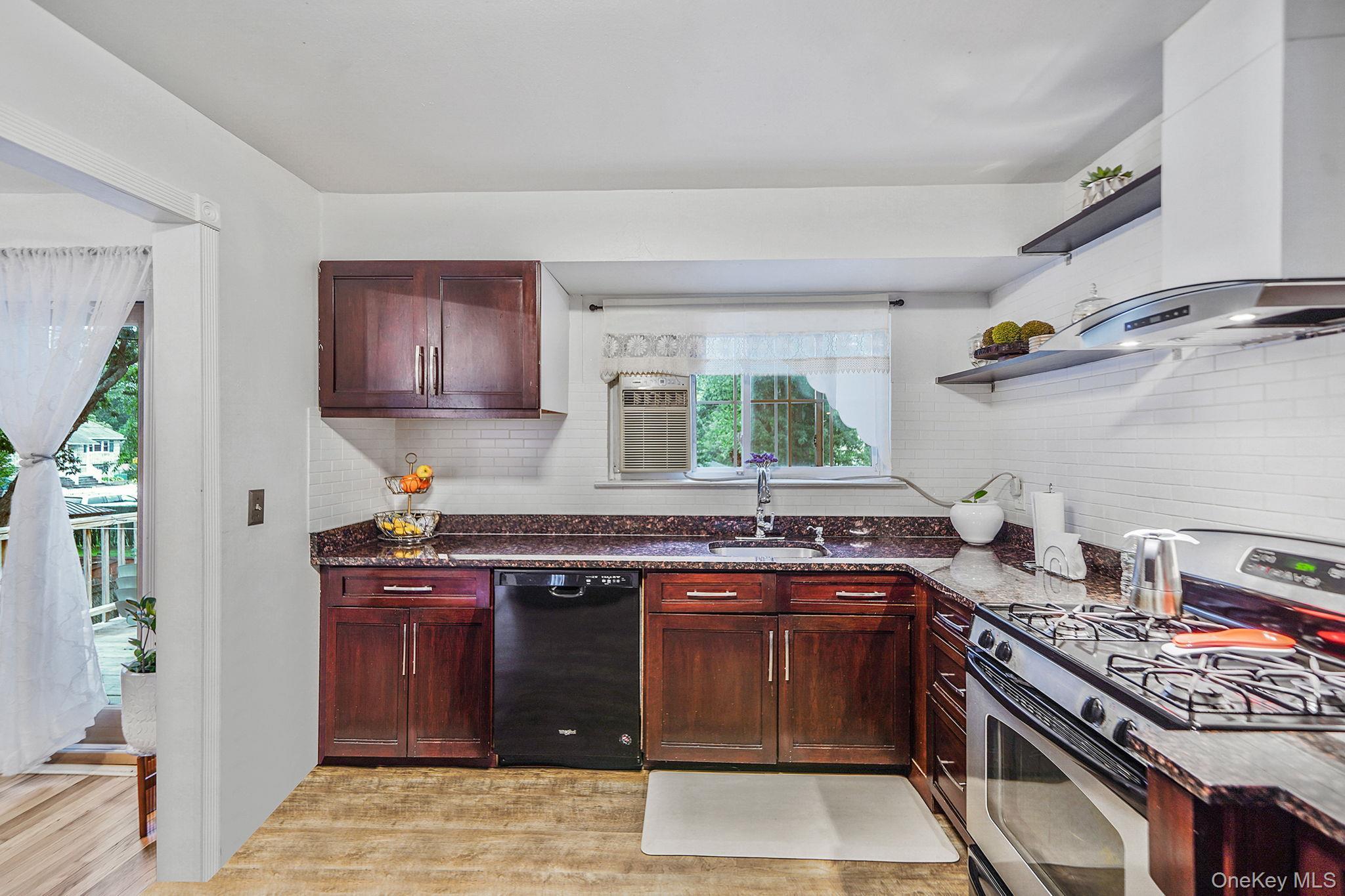 Single Family Broadway Suffolk County, NY 11717, MLS-916990-8