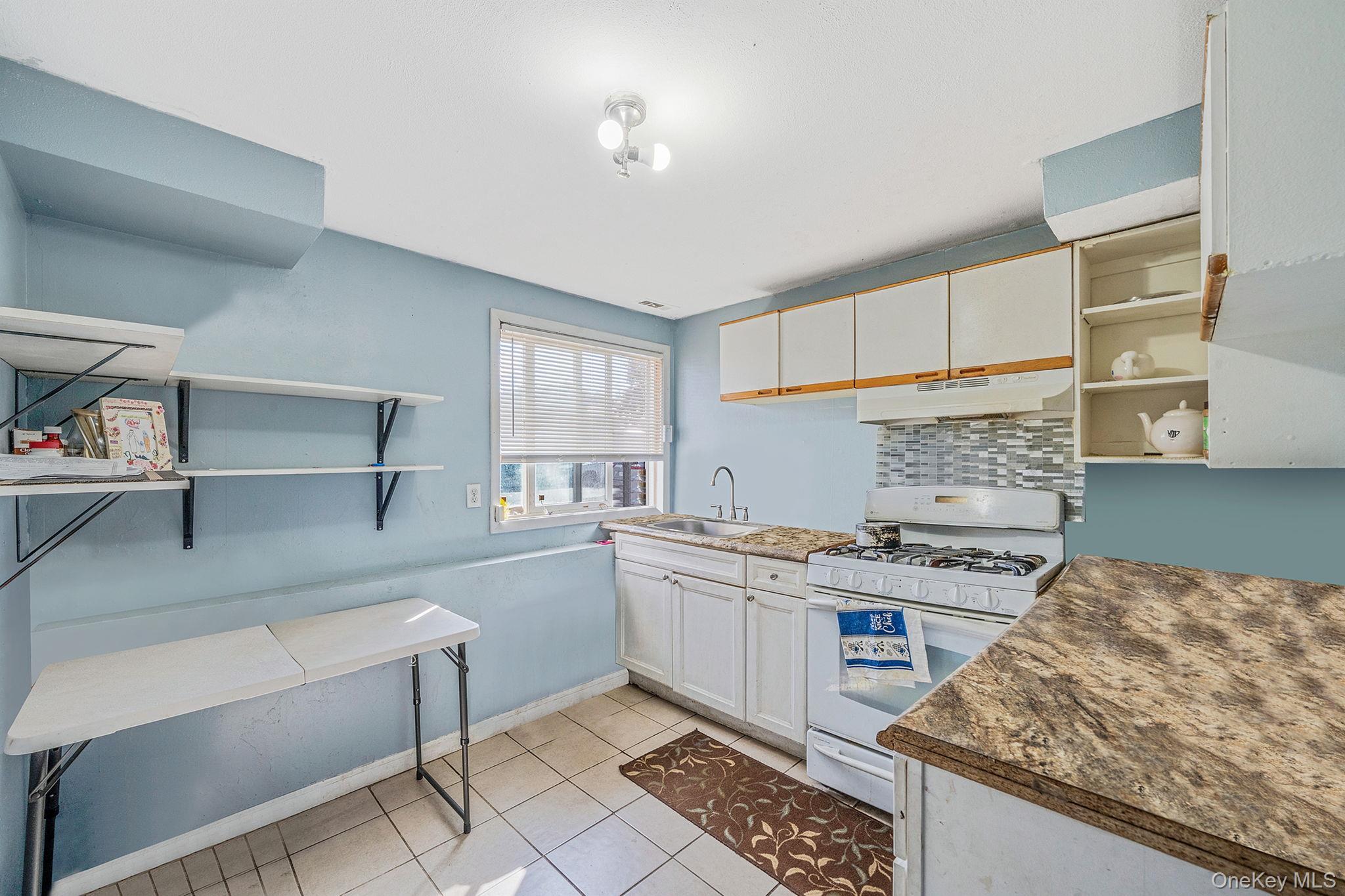 Single Family Winthrop  Suffolk County, NY 11751, MLS-917001-17