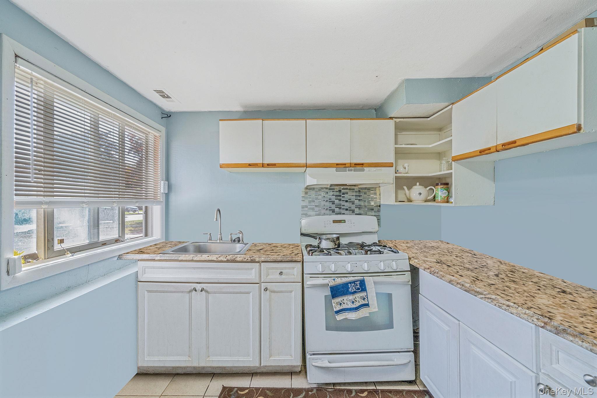 Single Family Winthrop  Suffolk County, NY 11751, MLS-917001-19