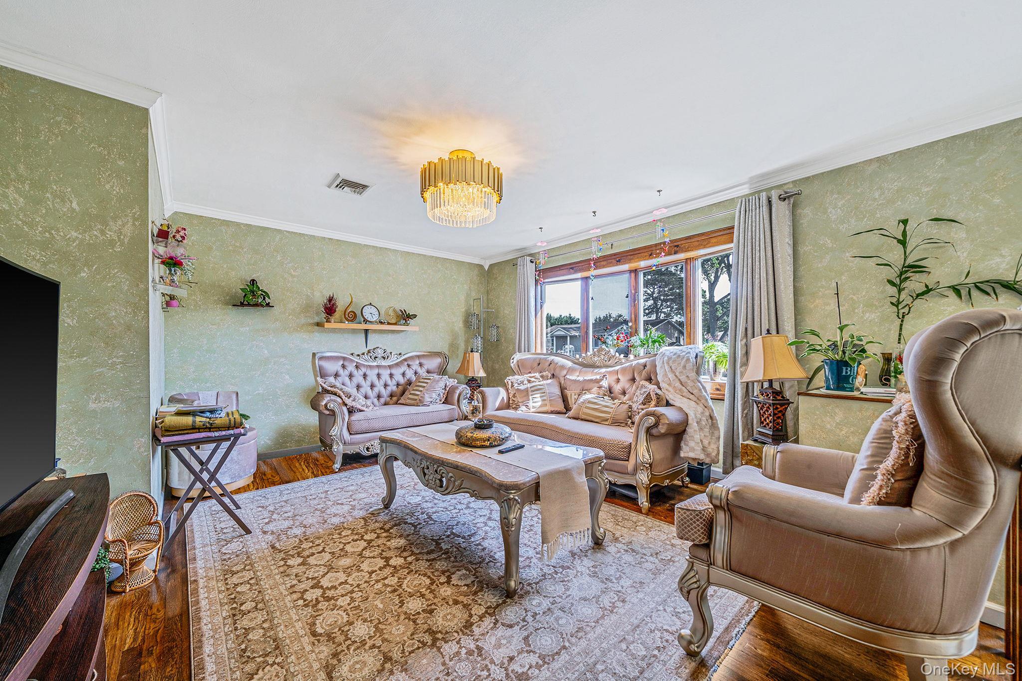 Single Family Winthrop  Suffolk County, NY 11751, MLS-917001-8