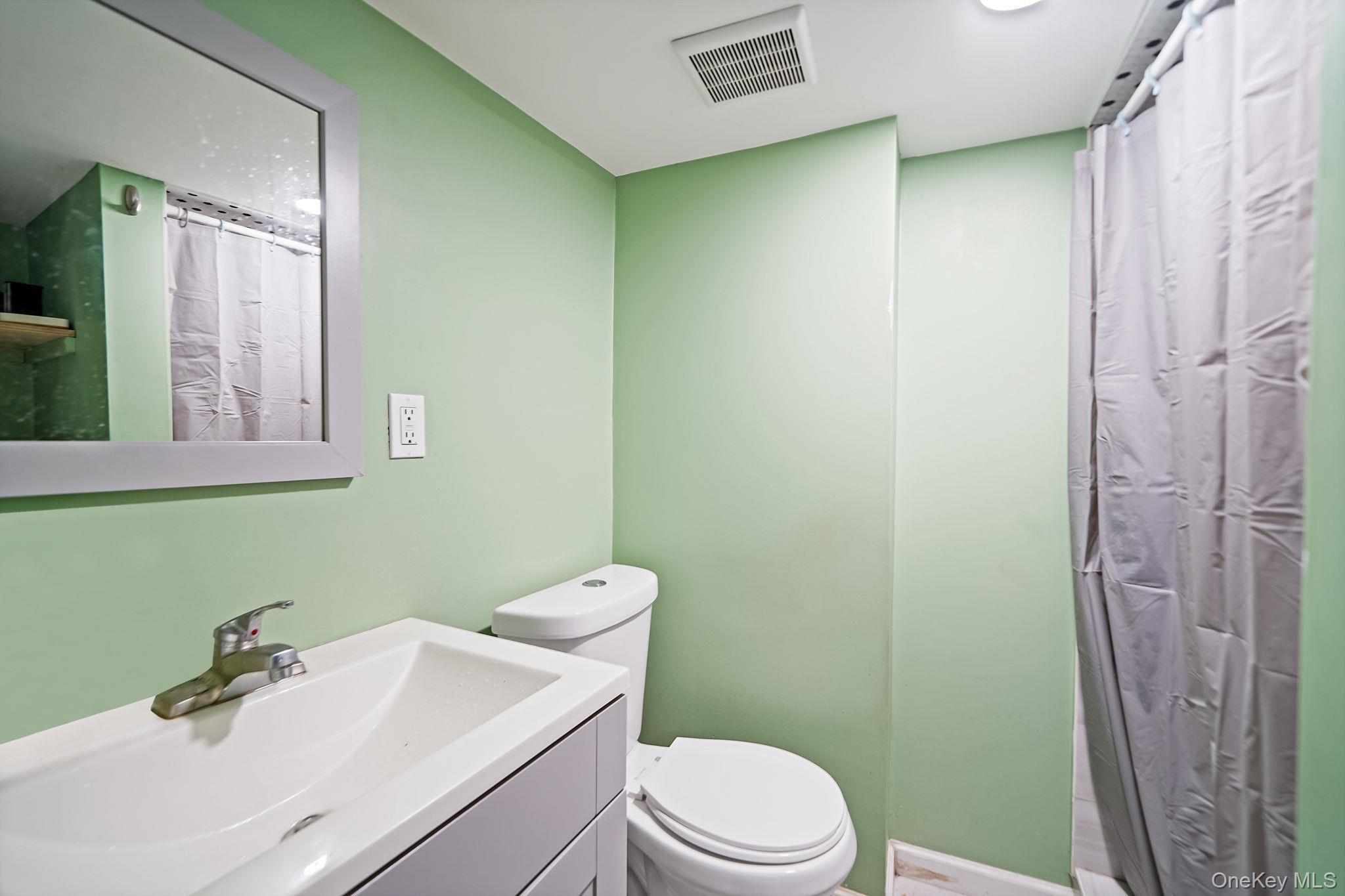 Single Family Vita  Suffolk County, NY 11722, MLS-917006-10