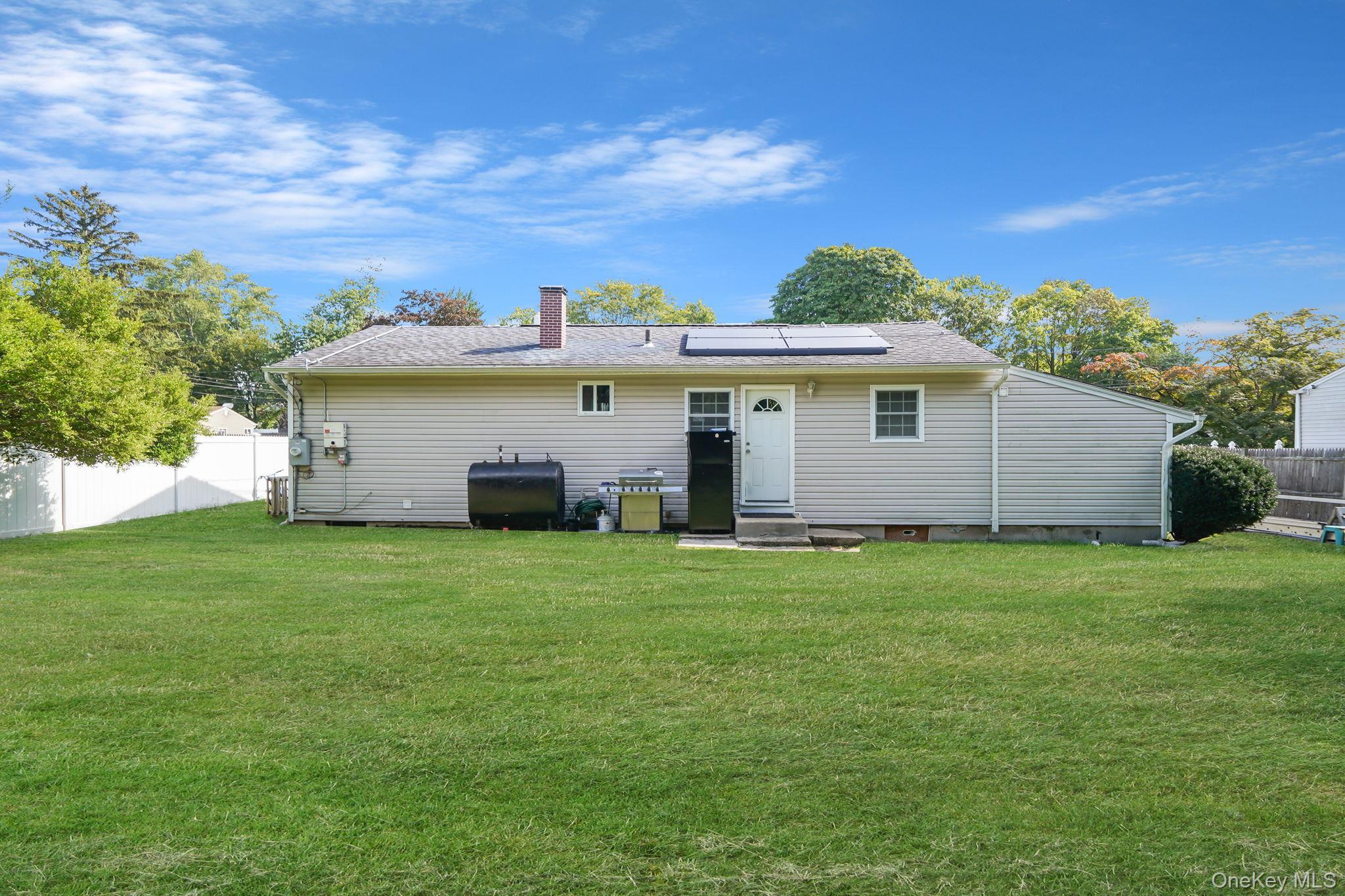 Single Family Vita  Suffolk County, NY 11722, MLS-917006-12