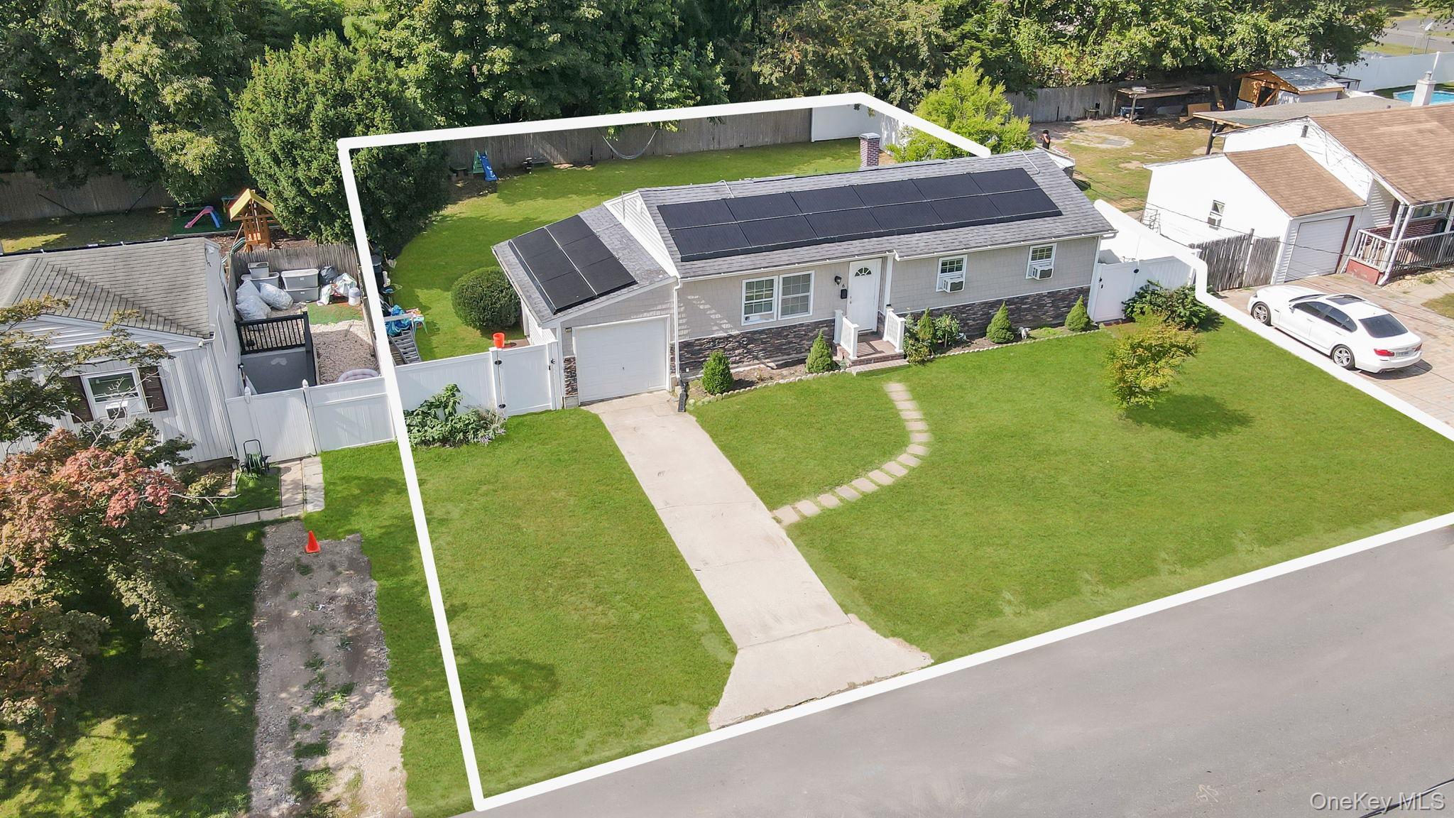 Single Family Vita  Suffolk County, NY 11722, MLS-917006-13