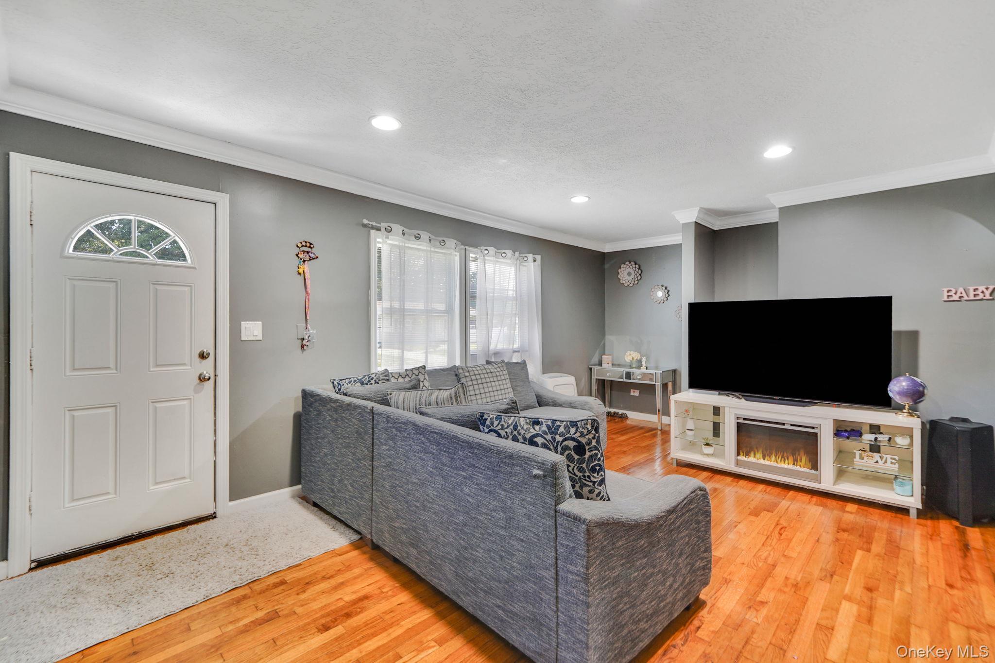 Single Family Vita  Suffolk County, NY 11722, MLS-917006-2