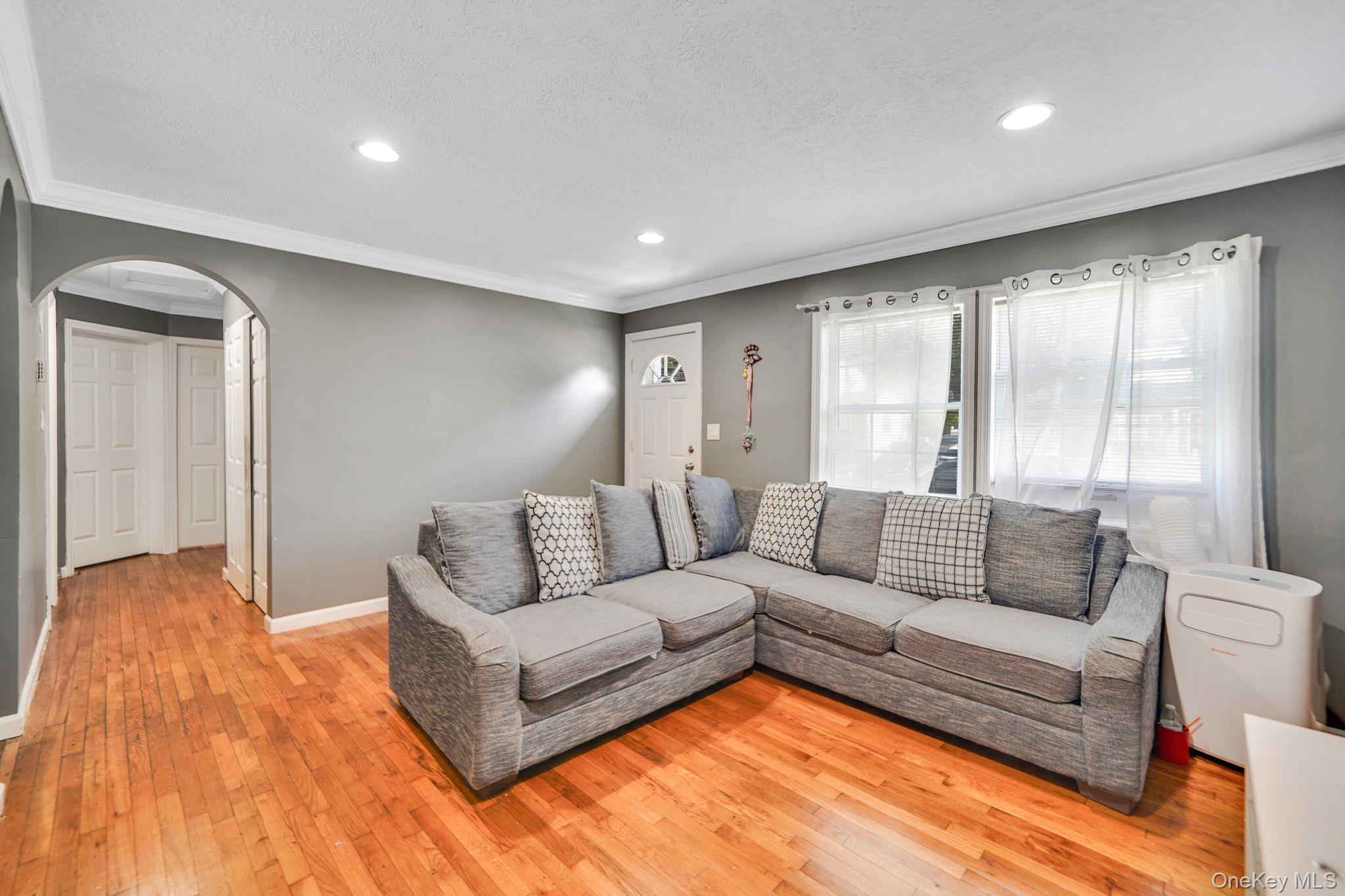 Single Family Vita  Suffolk County, NY 11722, MLS-917006-3