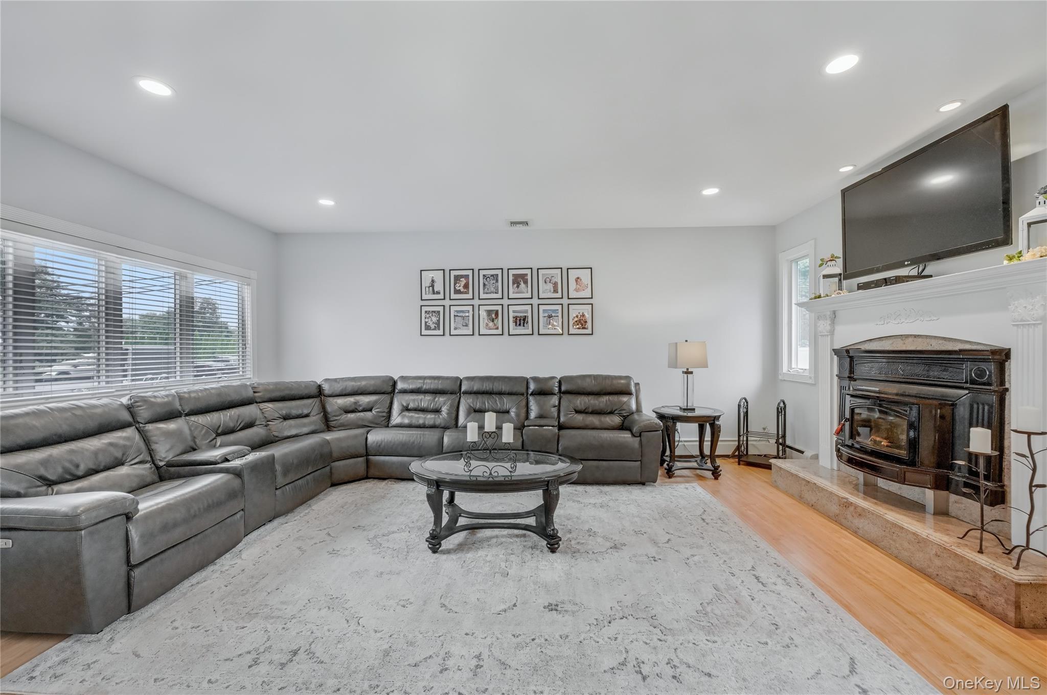 Single Family Feather  Suffolk County, NY 11725, MLS-917022-23