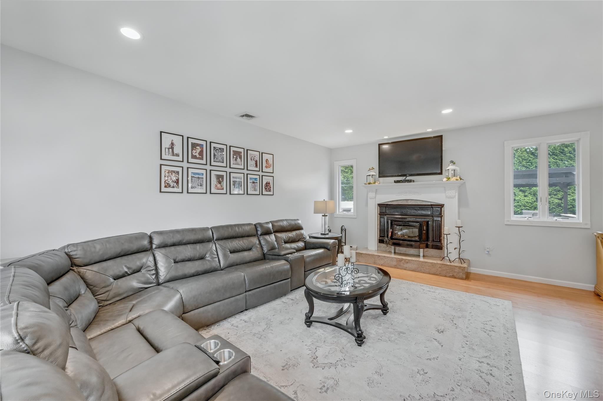 Single Family Feather  Suffolk County, NY 11725, MLS-917022-24