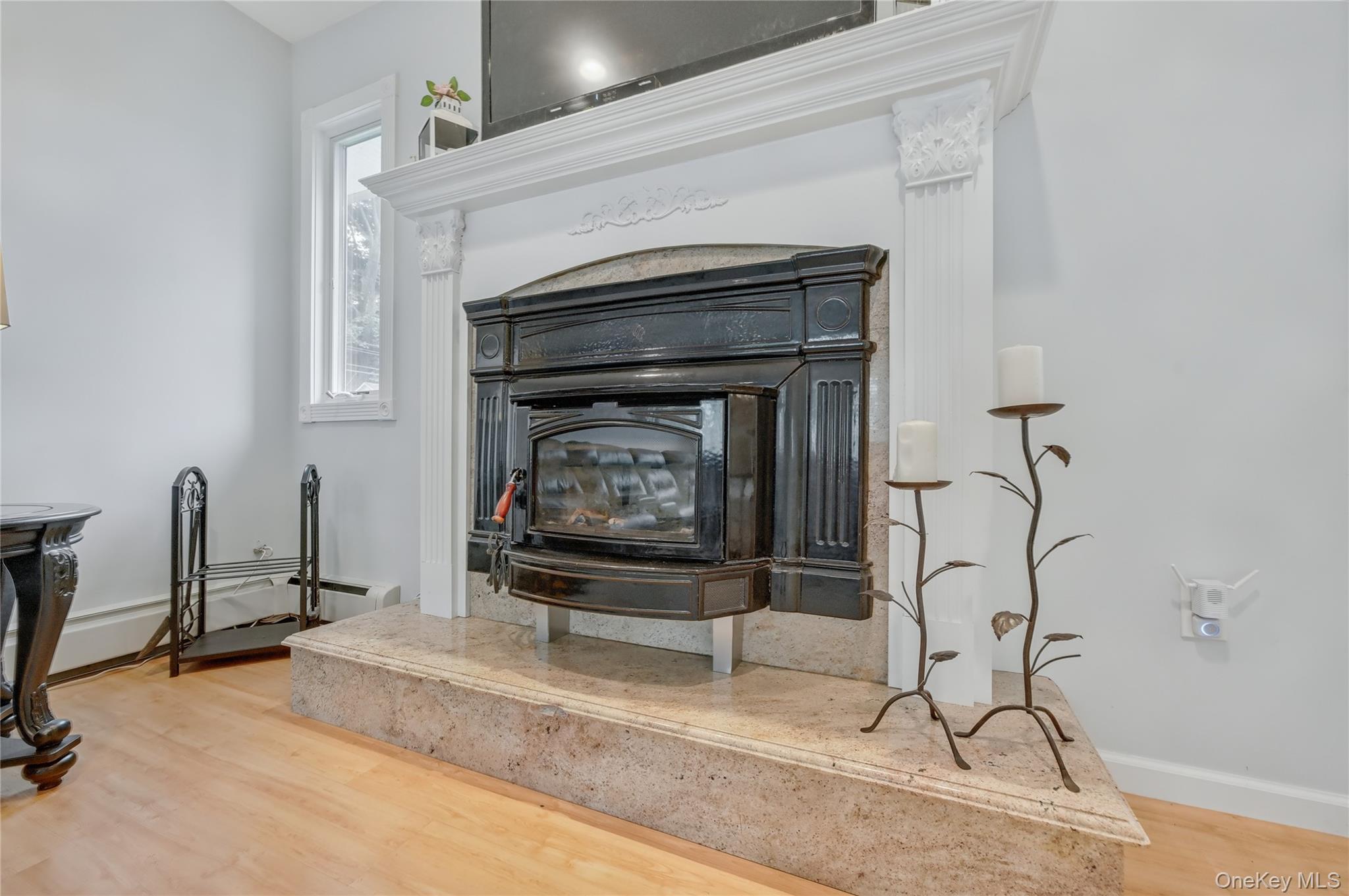 Single Family Feather  Suffolk County, NY 11725, MLS-917022-25