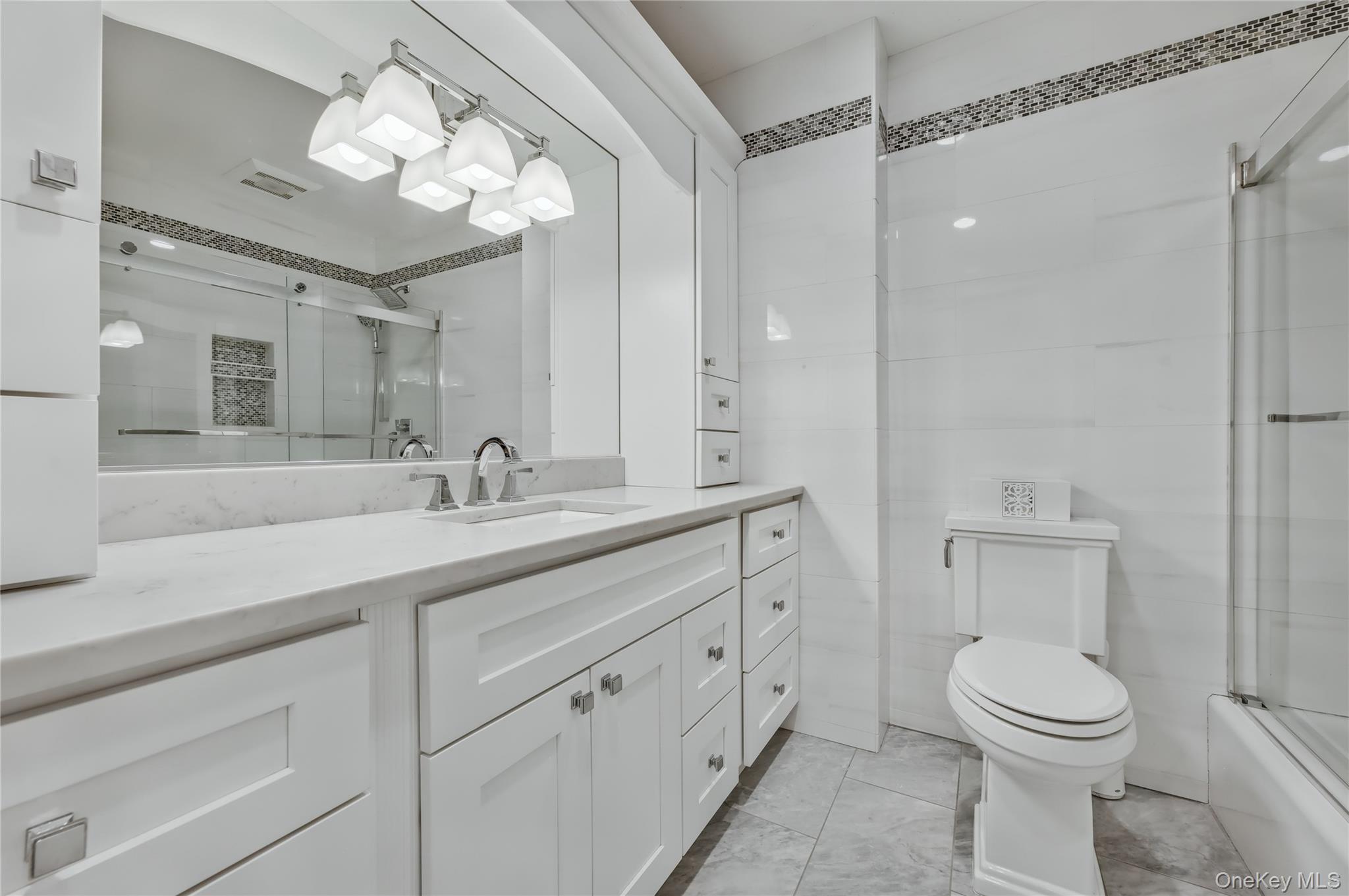 Single Family Feather  Suffolk County, NY 11725, MLS-917022-26