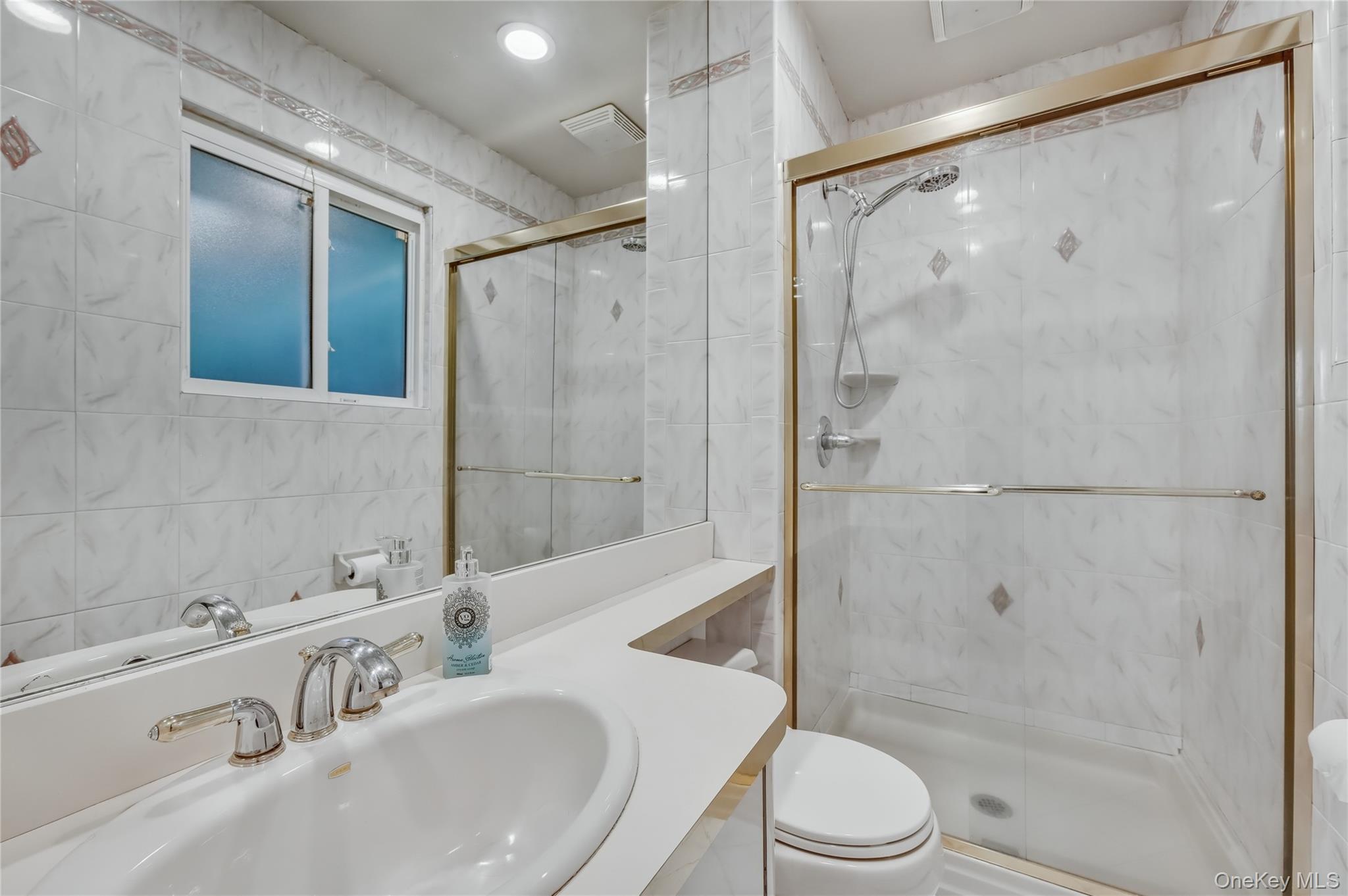 Single Family Feather  Suffolk County, NY 11725, MLS-917022-29