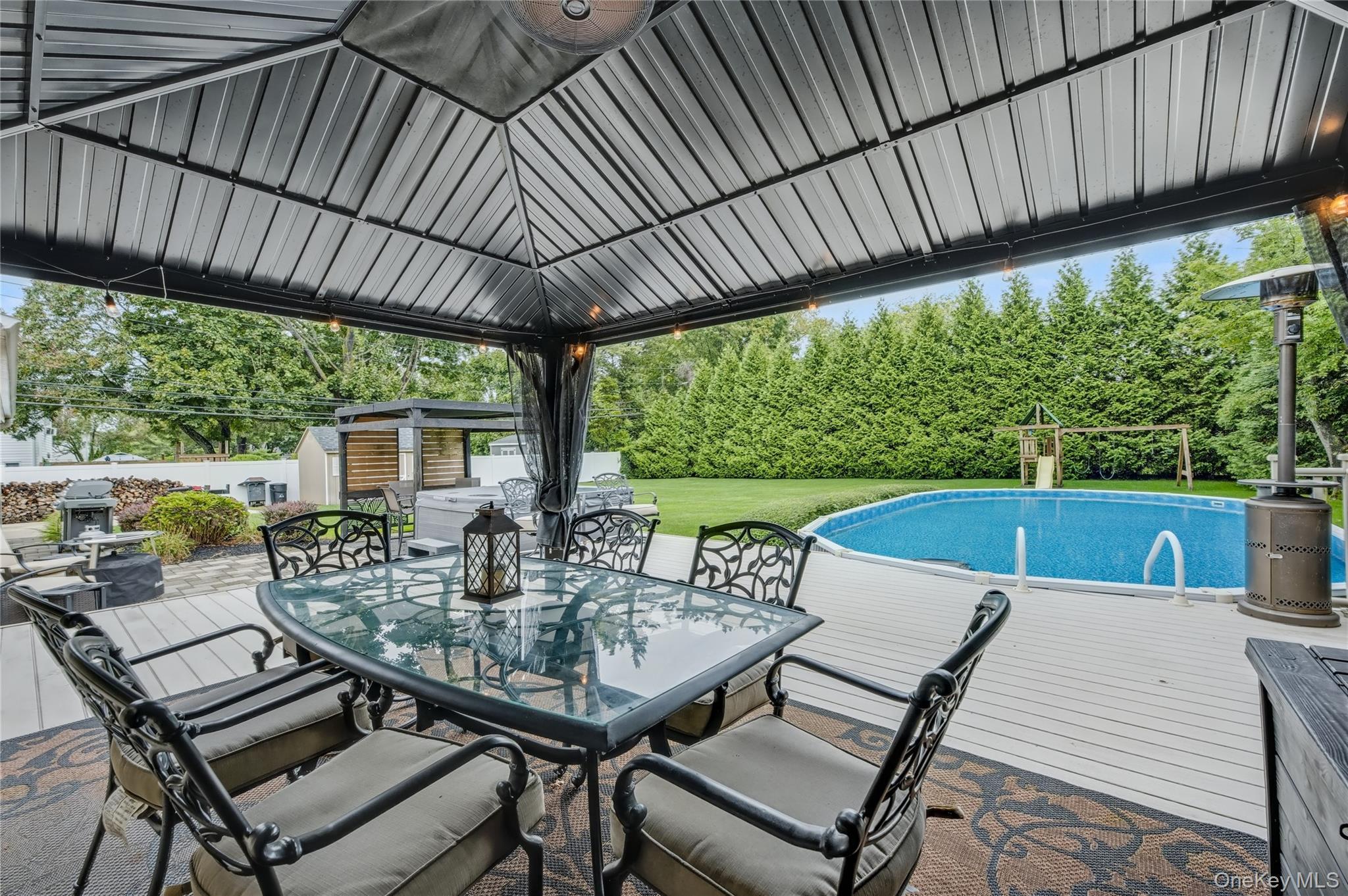 Single Family Feather  Suffolk County, NY 11725, MLS-917022-37