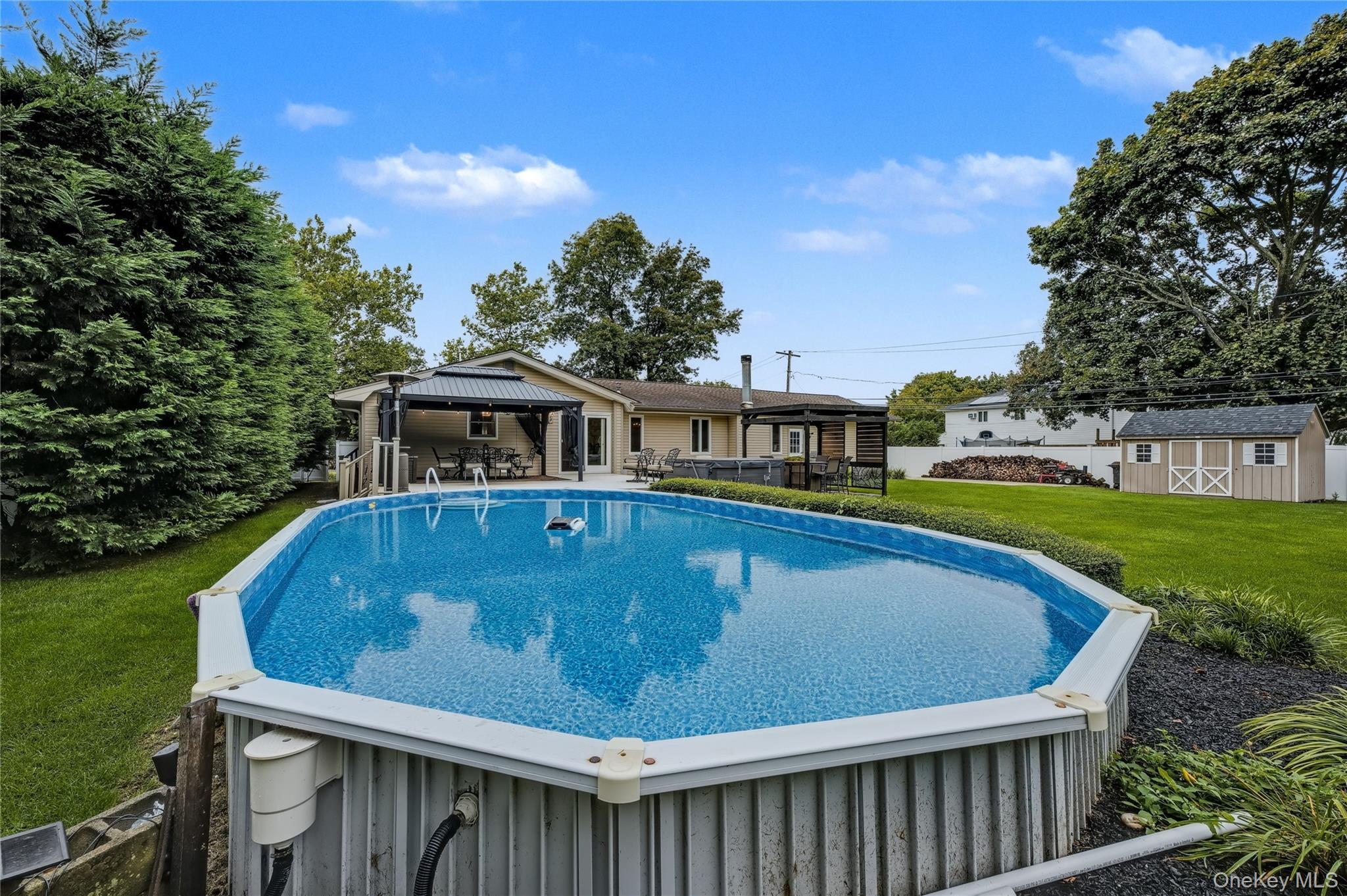 Single Family Feather  Suffolk County, NY 11725, MLS-917022-39