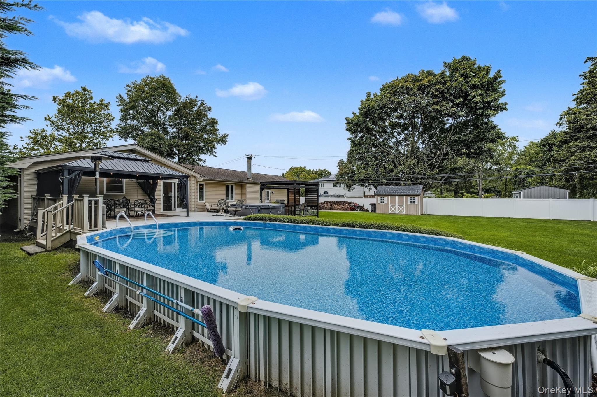 Single Family Feather  Suffolk County, NY 11725, MLS-917022-40