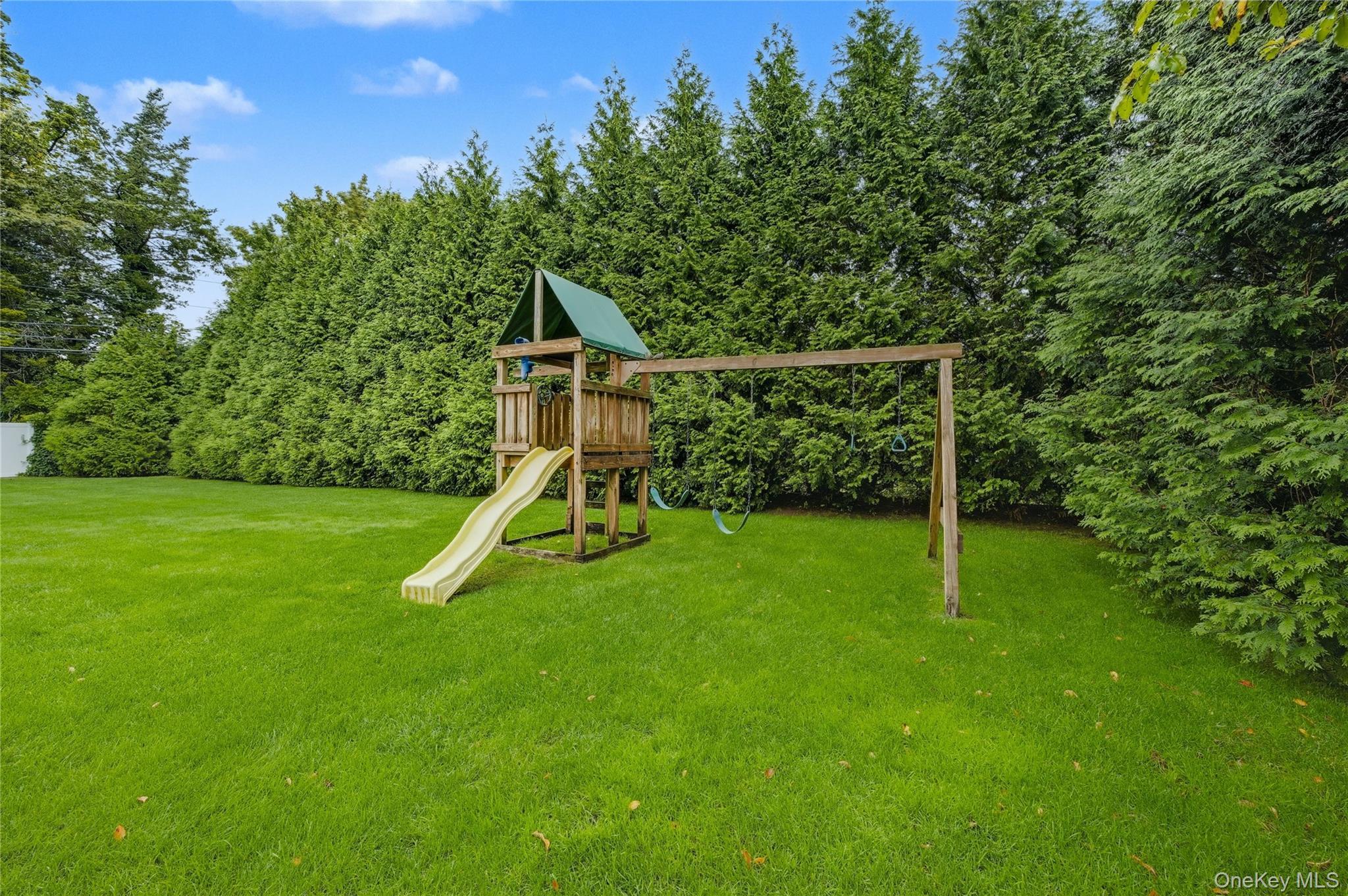 Single Family Feather  Suffolk County, NY 11725, MLS-917022-42