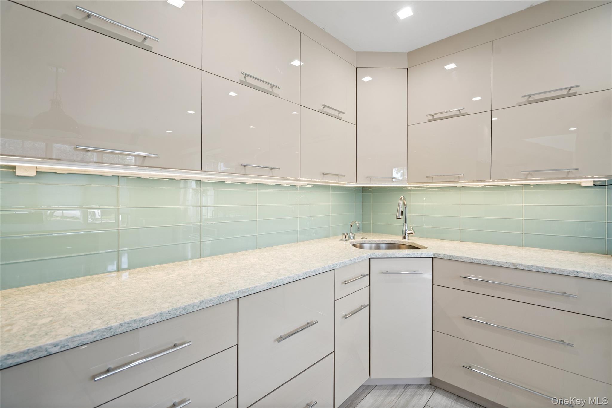 Single Family Manor  Suffolk County, NY 11706, MLS-917060-10