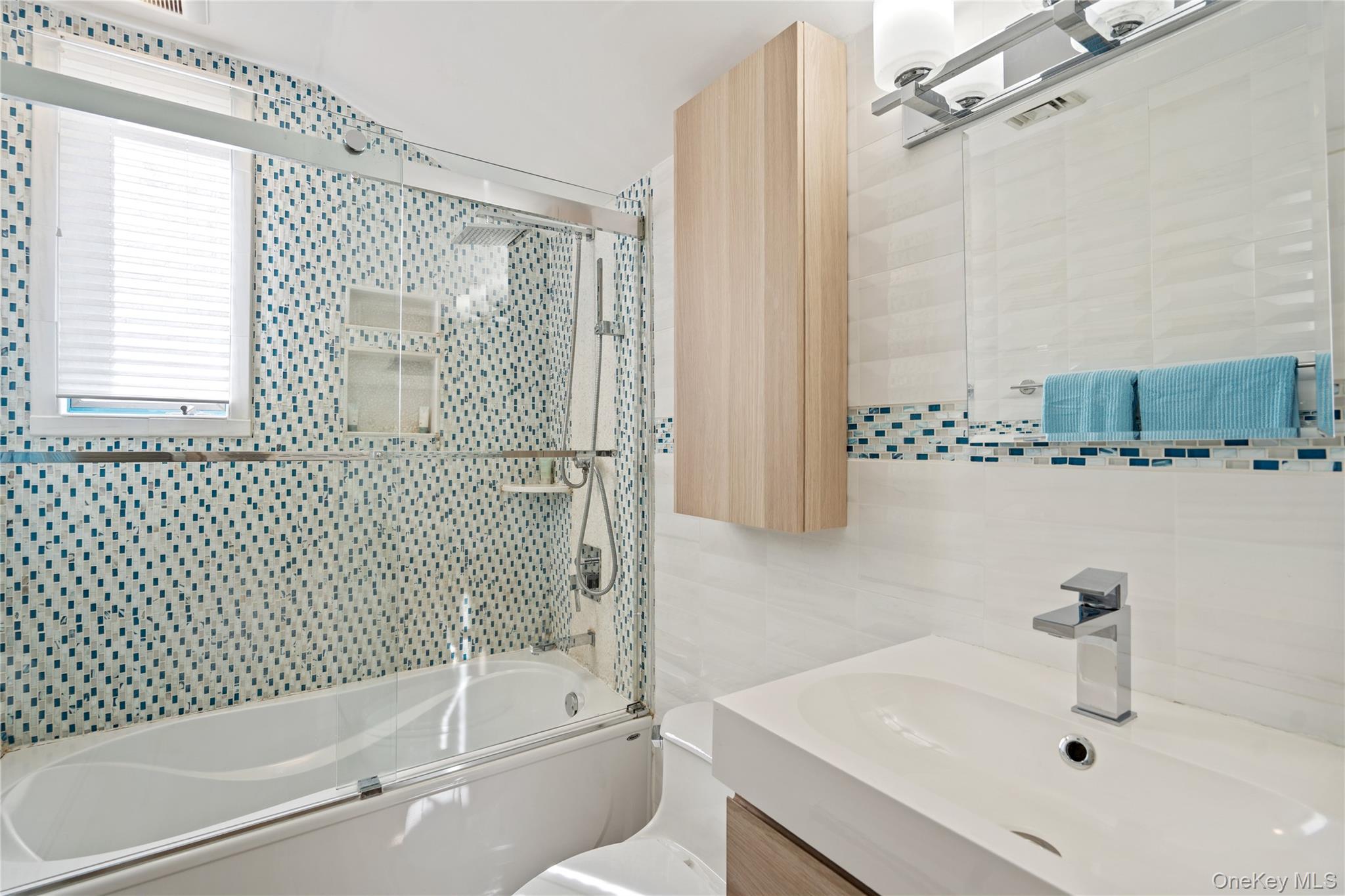 Single Family Manor  Suffolk County, NY 11706, MLS-917060-18