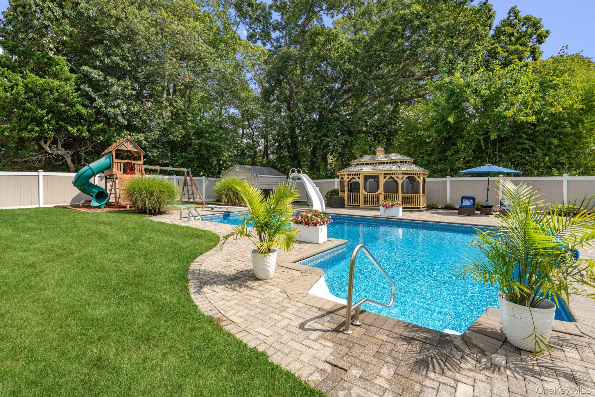 Single Family Manor  Suffolk County, NY 11706, MLS-917060-3