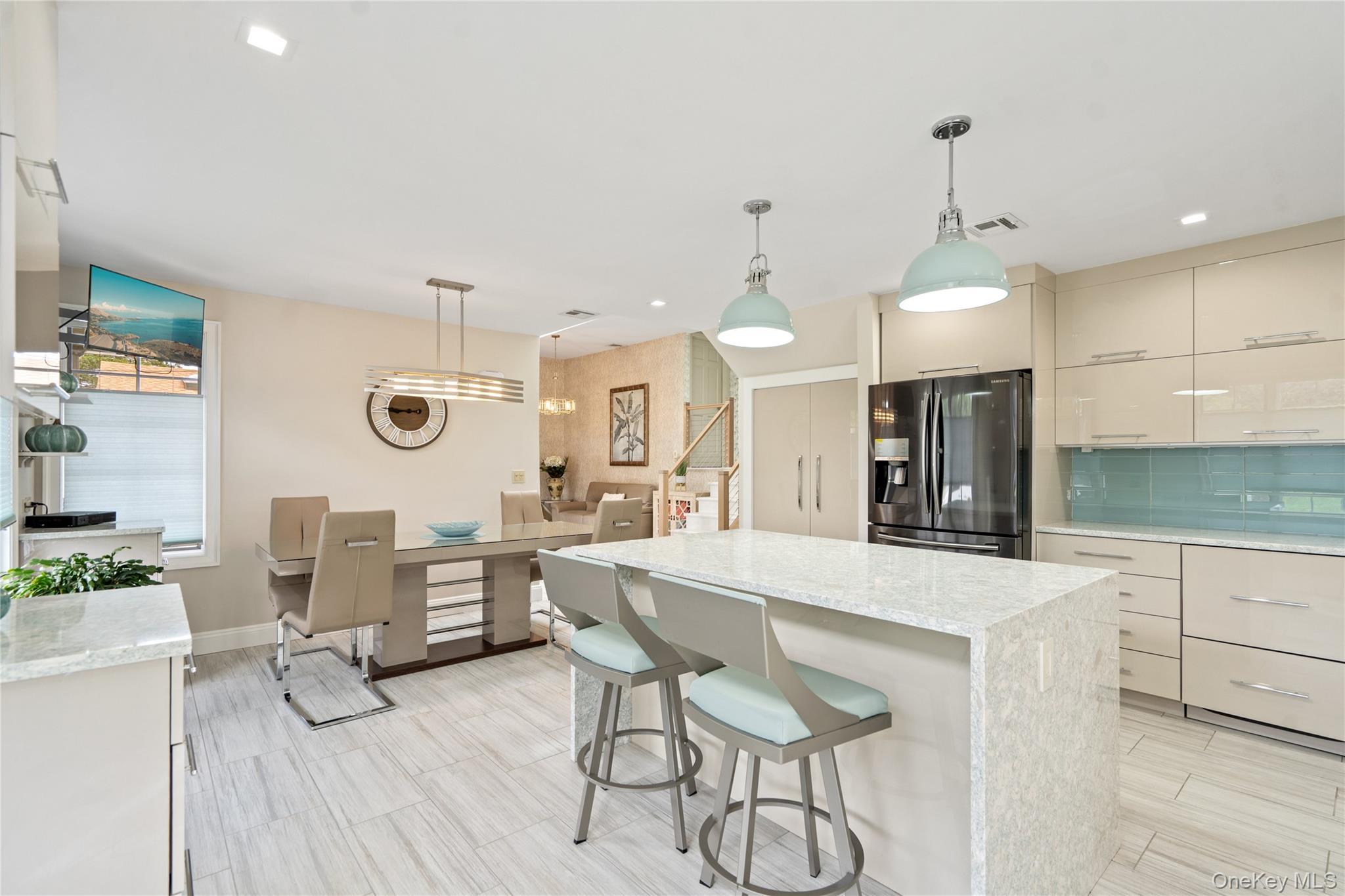 Single Family Manor  Suffolk County, NY 11706, MLS-917060-8