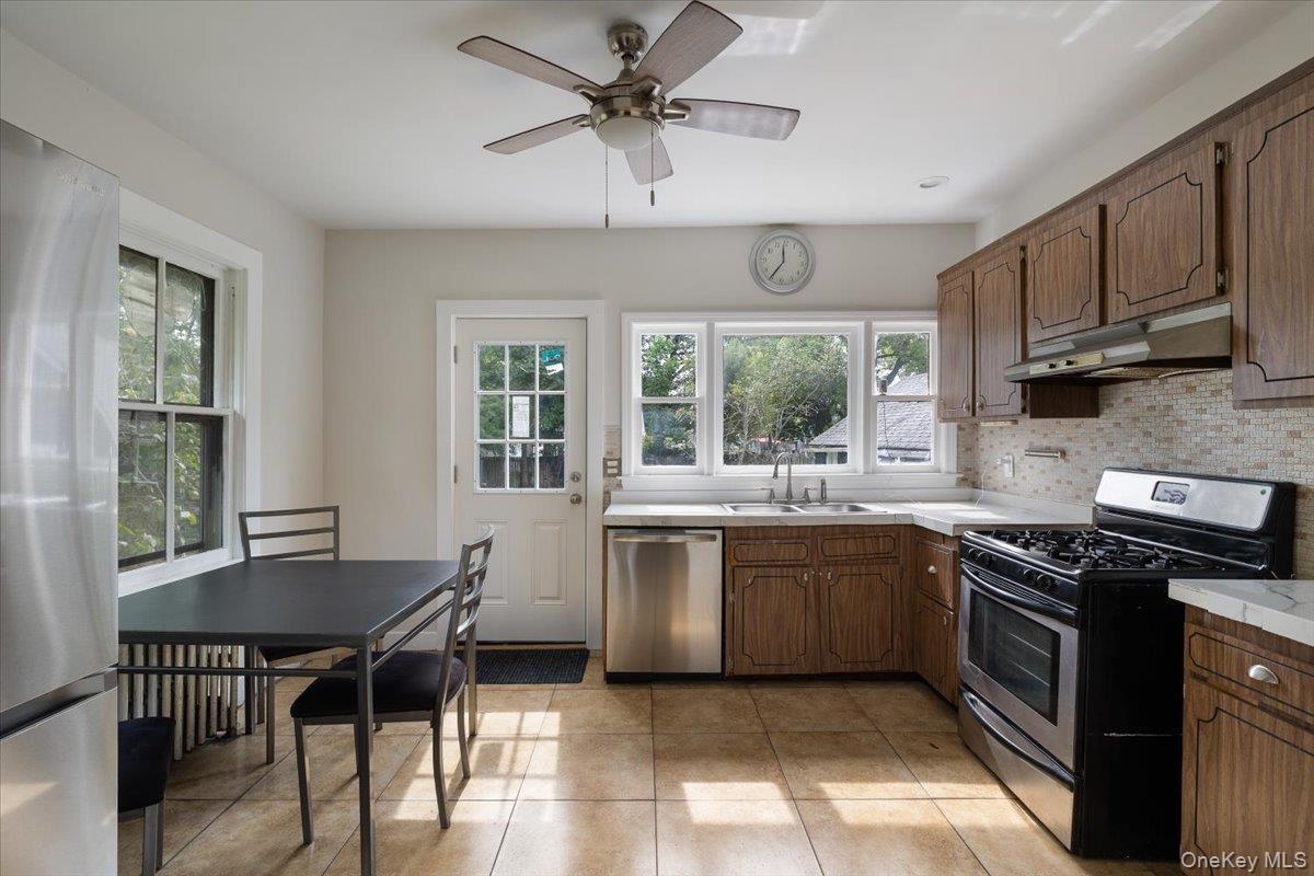 Single Family Locust Suffolk County, NY 11702, MLS-917108-12