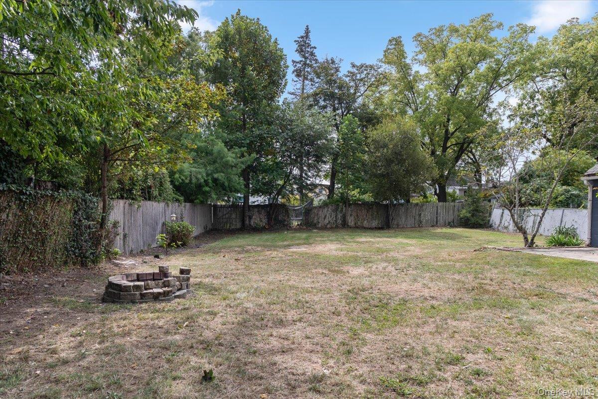 Single Family Locust Suffolk County, NY 11702, MLS-917108-23