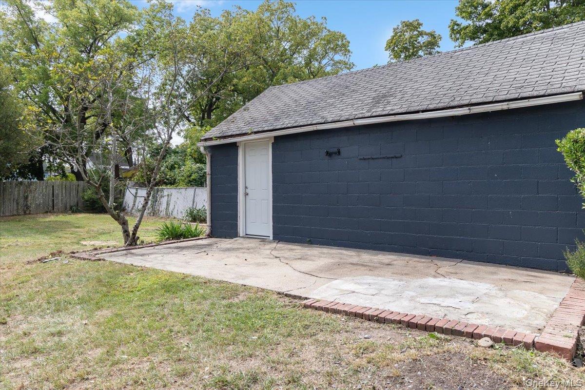 Single Family Locust  Suffolk County, NY 11702, MLS-917108-25