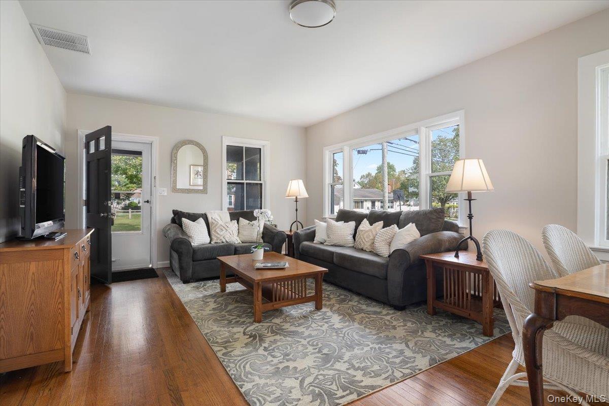 Single Family Locust Suffolk County, NY 11702, MLS-917108-6