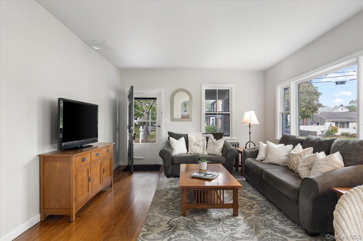 Single Family Locust Suffolk County, NY 11702, MLS-917108-9