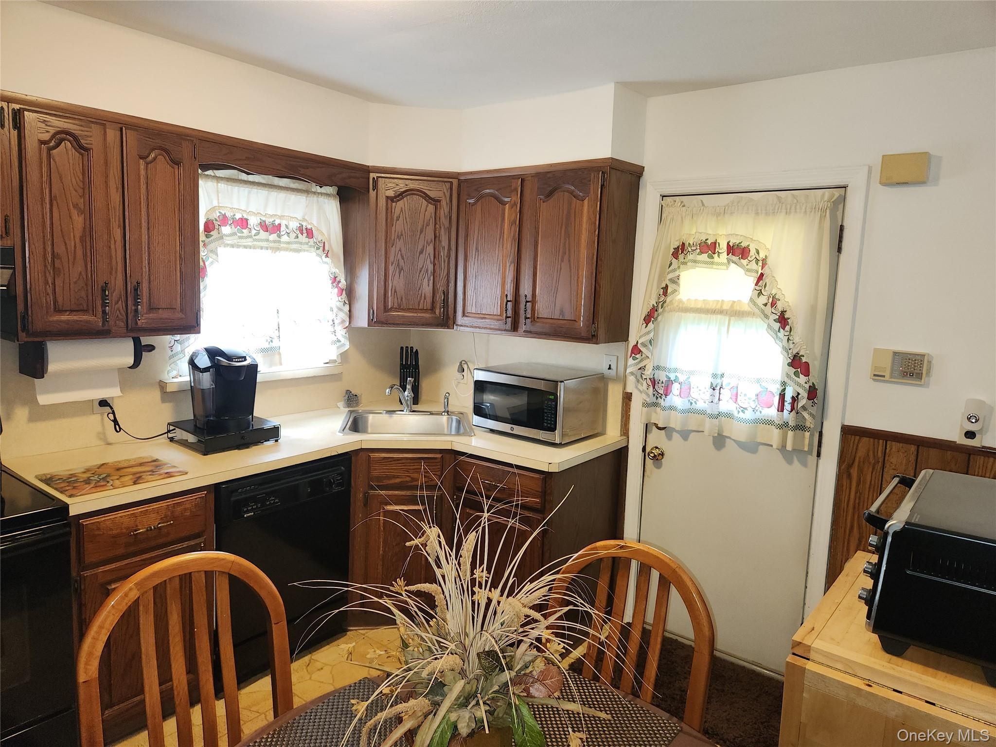 Single Family Warren  Nassau County, NY 11553, MLS-917112-12